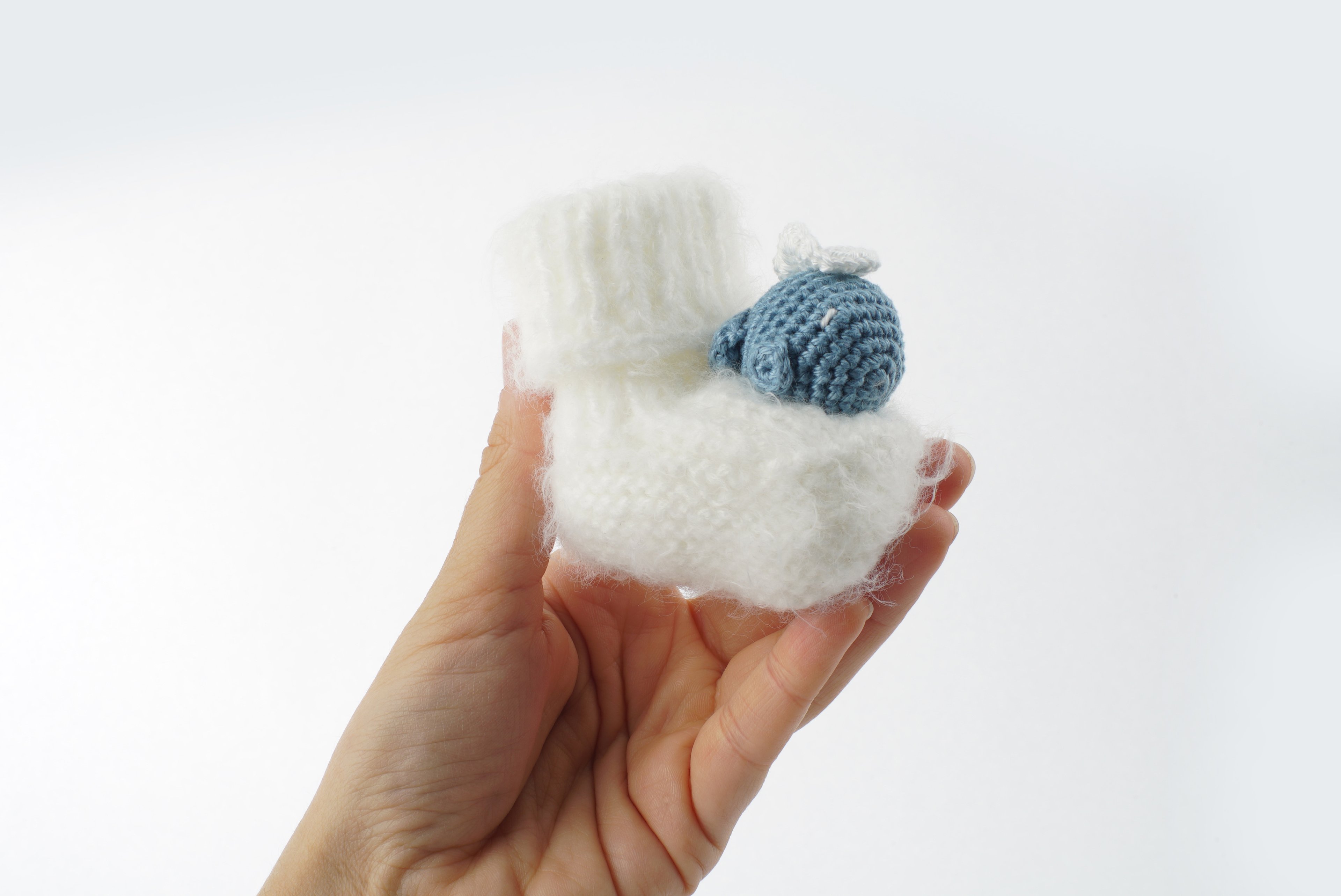 Yenidoğan Natural Bebek Amigurumi Hediyelik Set Mavi Balina Diş Kaşıyıcılı Uyku Arkadaşı, Bilezik ve Patik Seti
