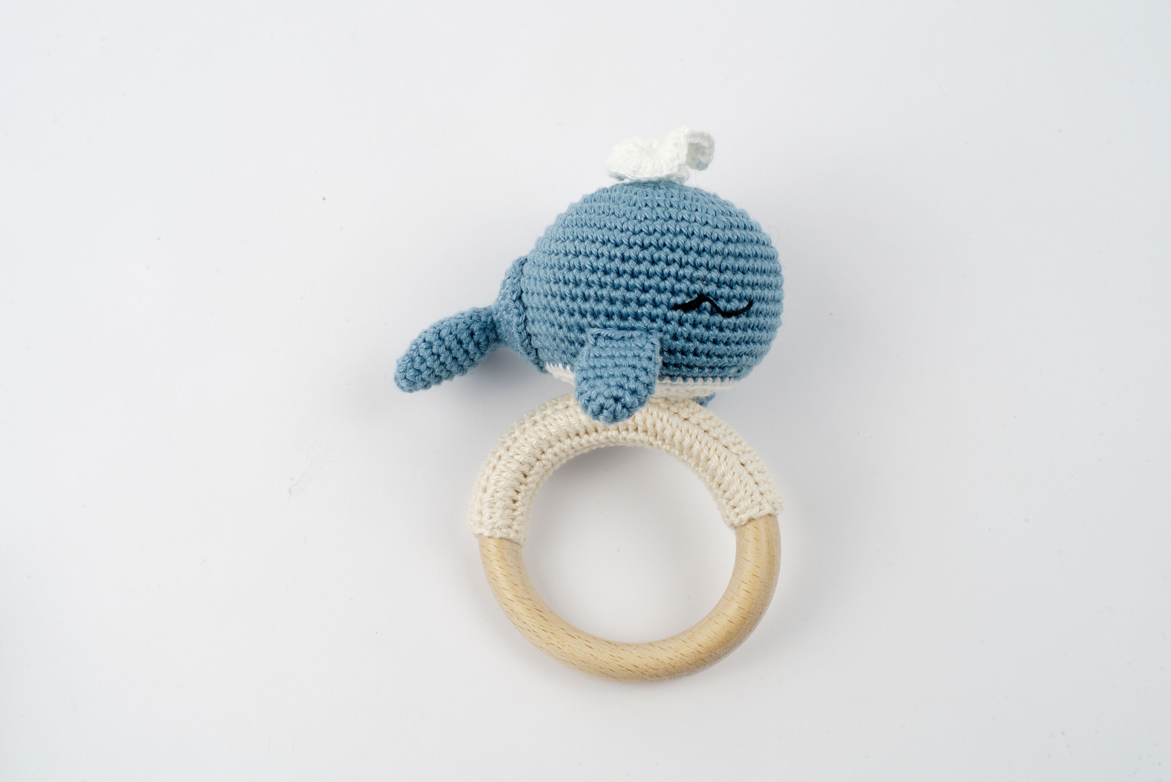 Yenidoğan Natural Bebek Amigurumi Hediyelik Set Mavi Balina Diş Kaşıyıcılı Uyku Arkadaşı, Bilezik ve Patik Seti