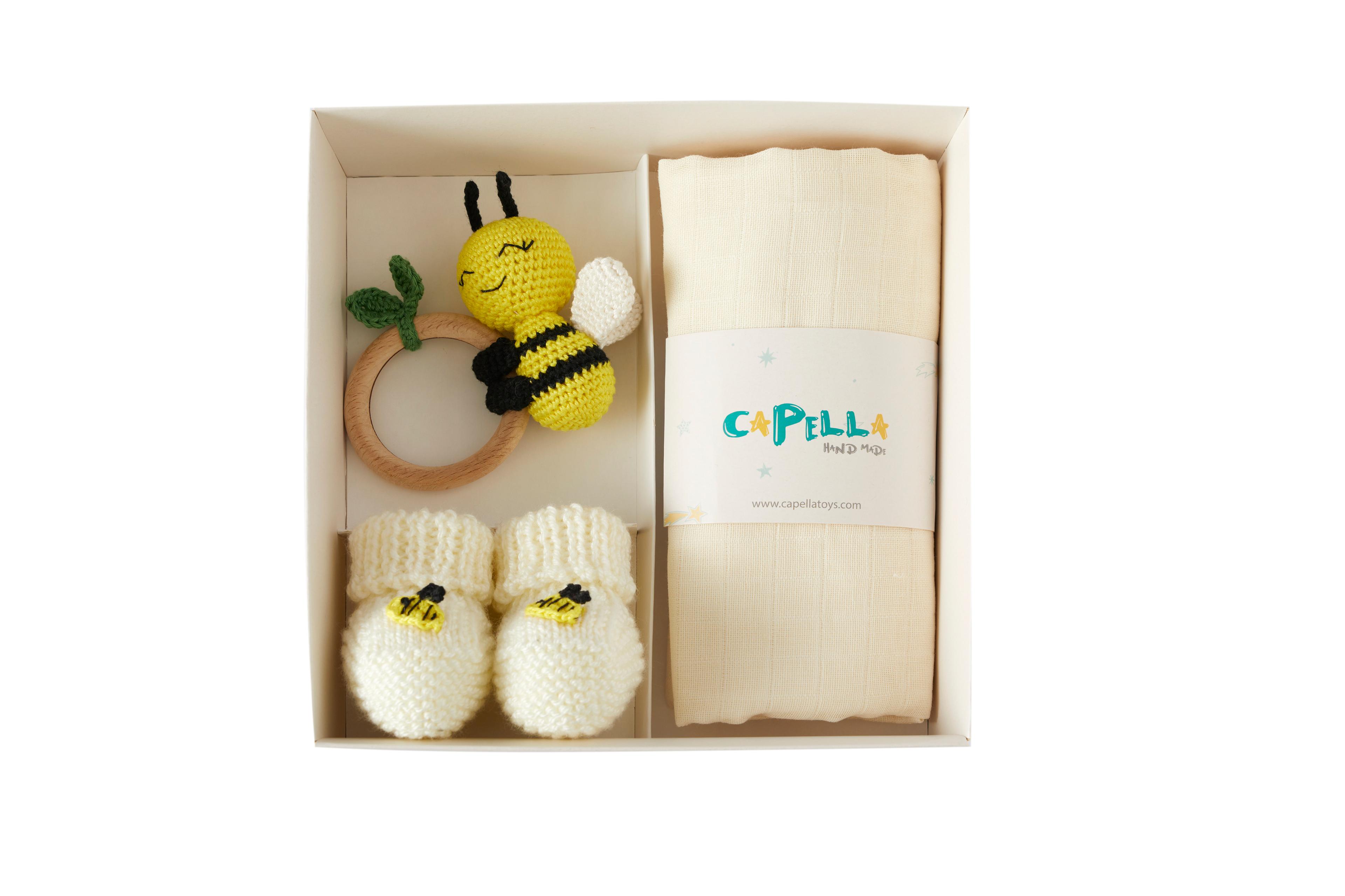 Yenidoğan Natural Bebek Amigurumi Hediyelik Set Sevimli Arı Diş Kaşıyıcılı Uyku Arkadaşı, Patik ve Müslin Seti