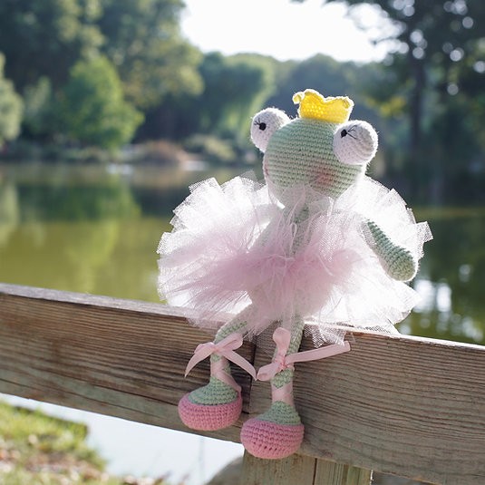 Amigurumi Örgü Bebek Çocuk Doğal Oyun Arkadaşı Oyuncak Kurbağa Prenses