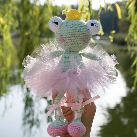 Amigurumi Örgü Bebek Çocuk Doğal Oyun Arkadaşı Oyuncak Kurbağa Prenses
