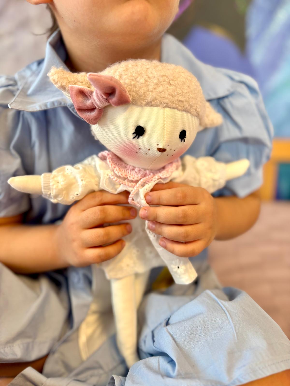 Pamuklu El Yapımı Bez Bebek Kuzu Moli