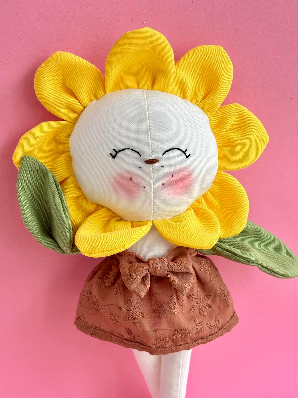 Çiçek Lalu El Yapımı Bez Bebek
