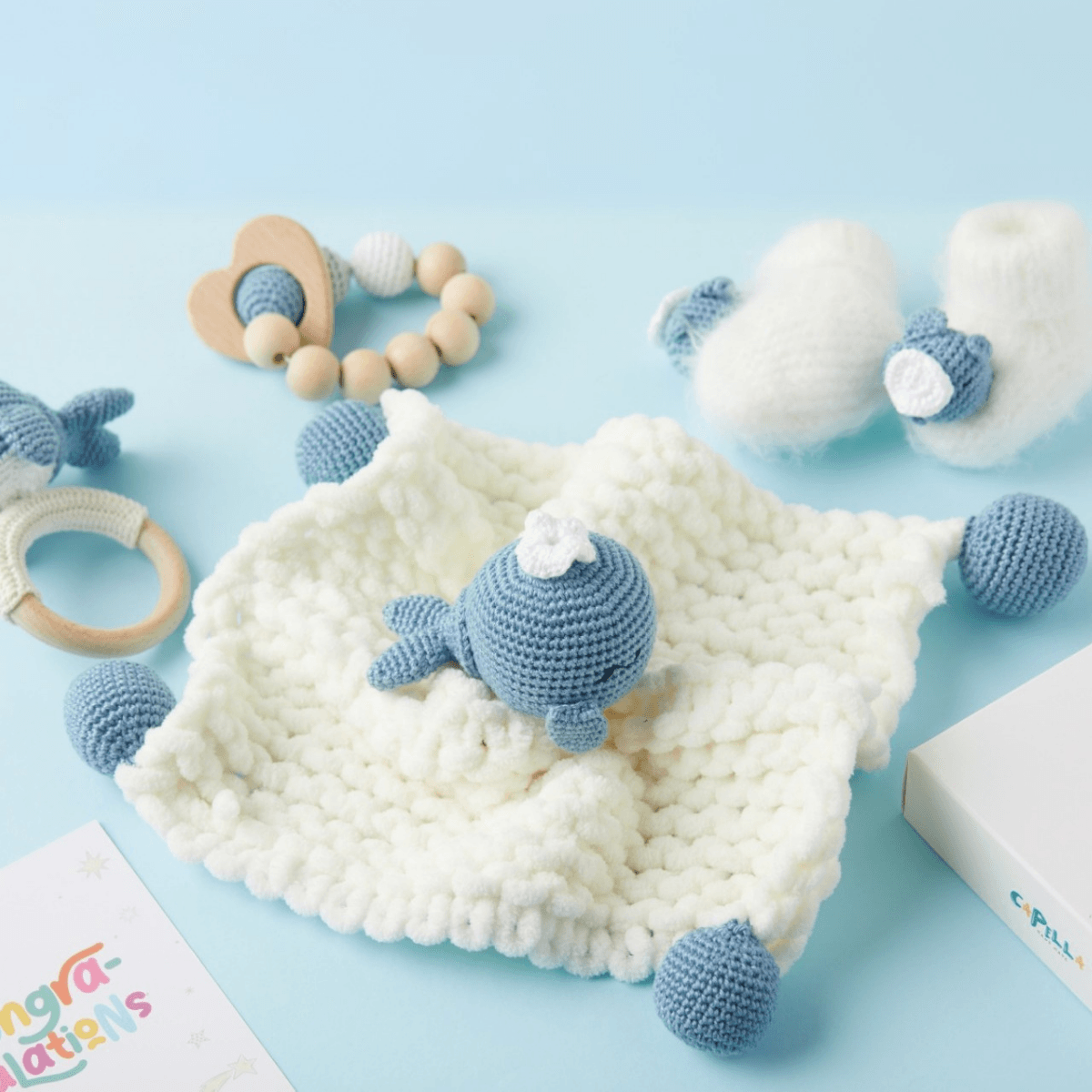 Yenidoğan Natural Bebek Amigurumi Hediyelik Set Mavi Balina Diş Kaşıyıcılı Uyku Arkadaşı, Bilezik ve Patik Seti