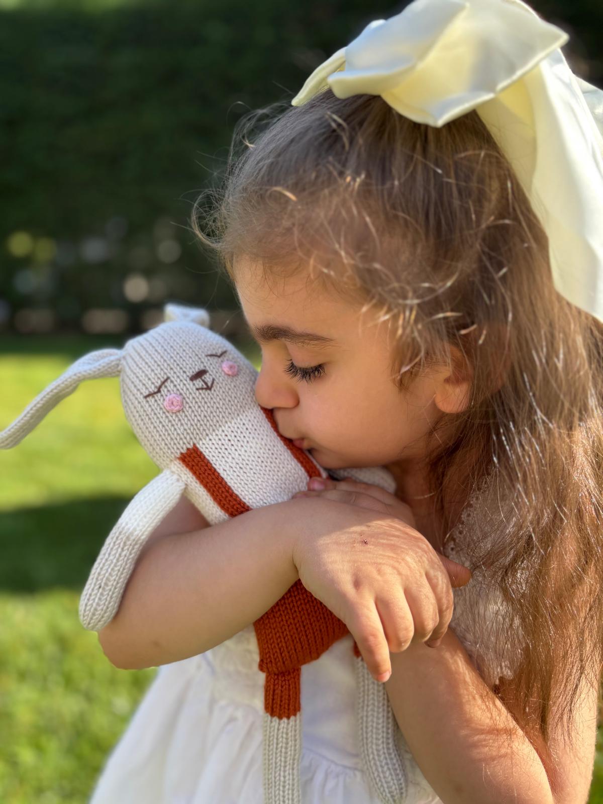 El Yapımı Örgü Triko Oyuncak Bebek Tavşan Rabi Özel Hediye Kutulu