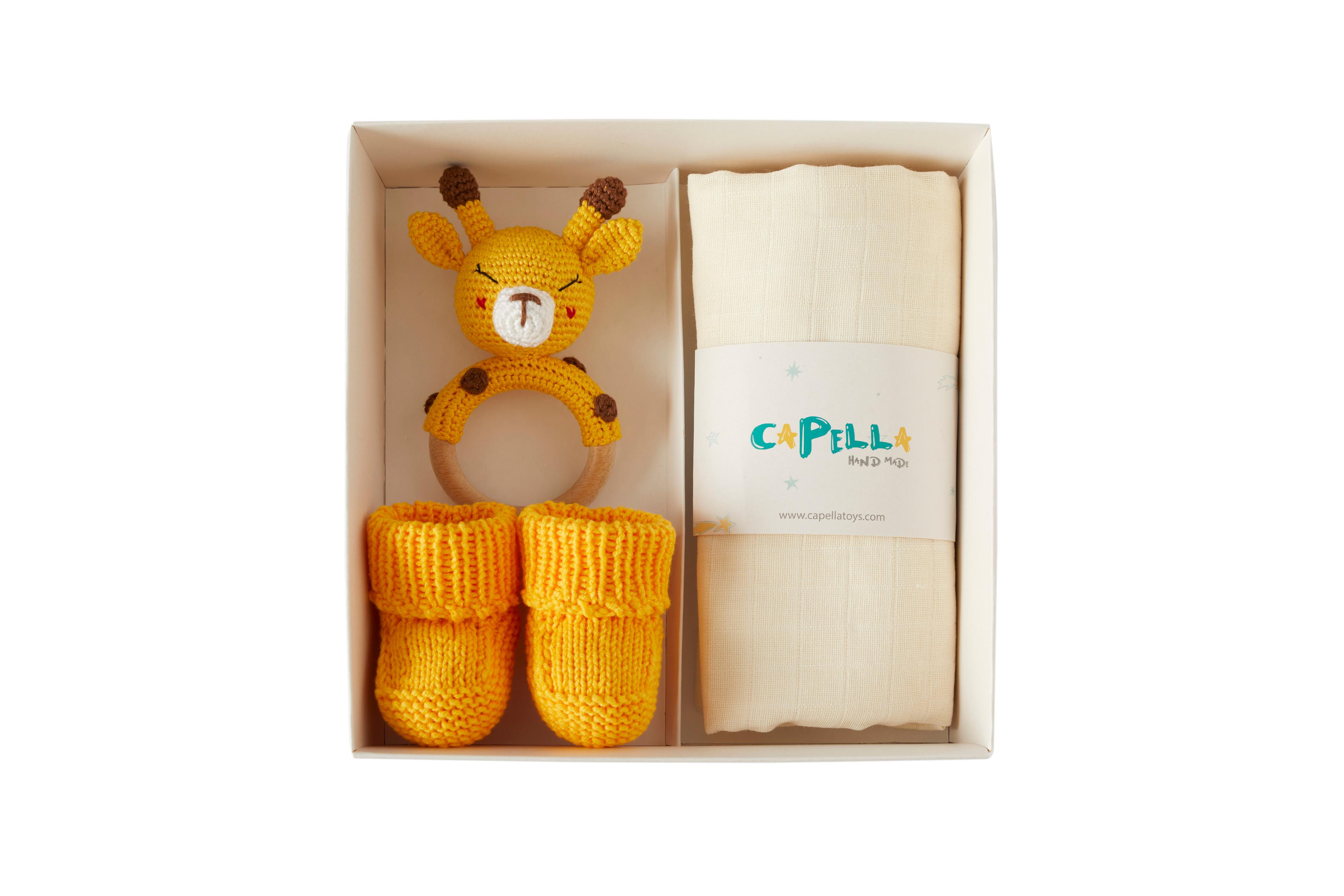 Yenidoğan Natural Bebek Amigurumi Hediyelik Set Minik Zürafa Diş Kaşıyıcılı Uyku Arkadaşı, Patik ve Müslin Seti