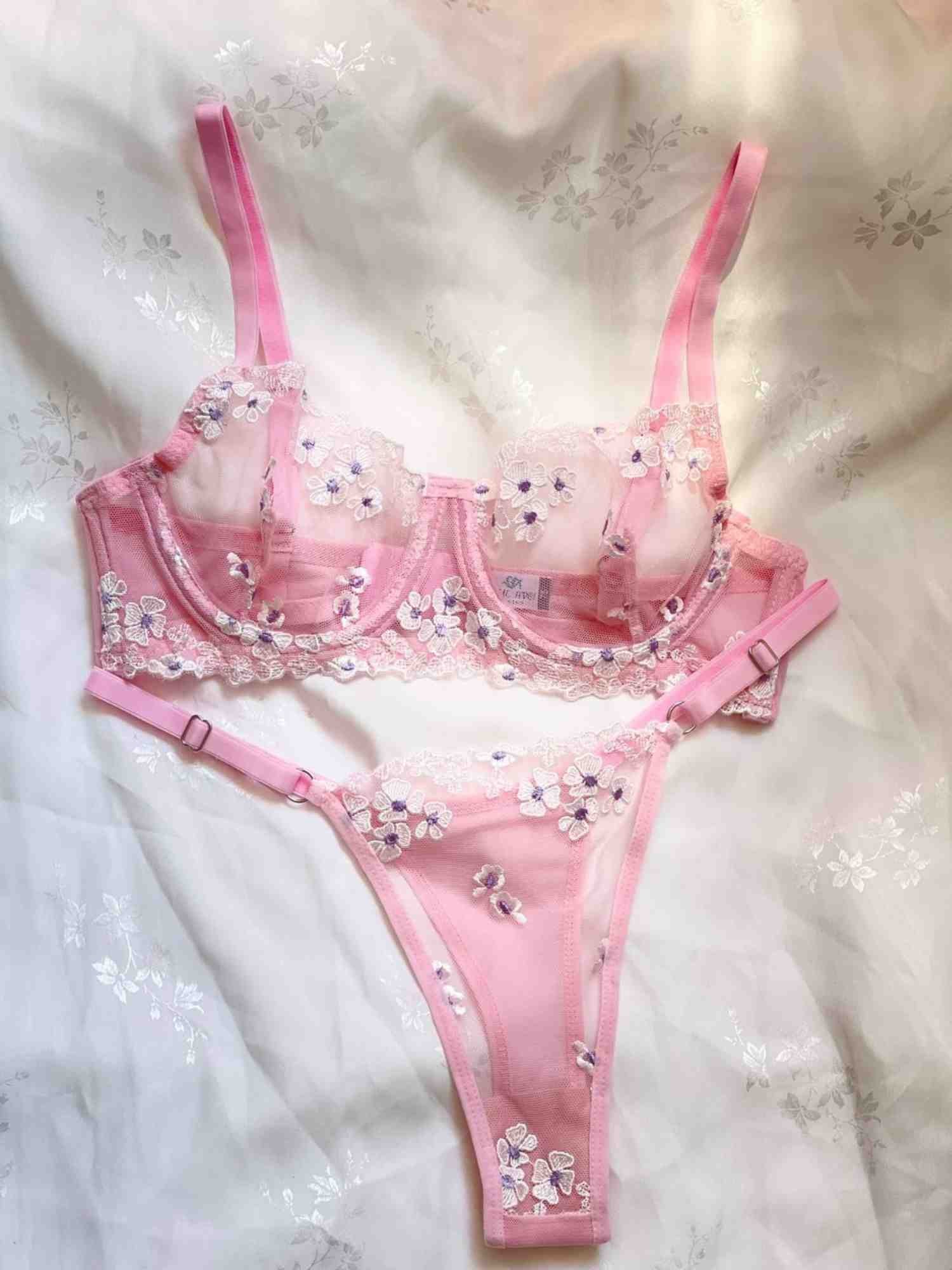 PEMBE RENK BEYAZ ÇİÇEK DESEN BRA SET