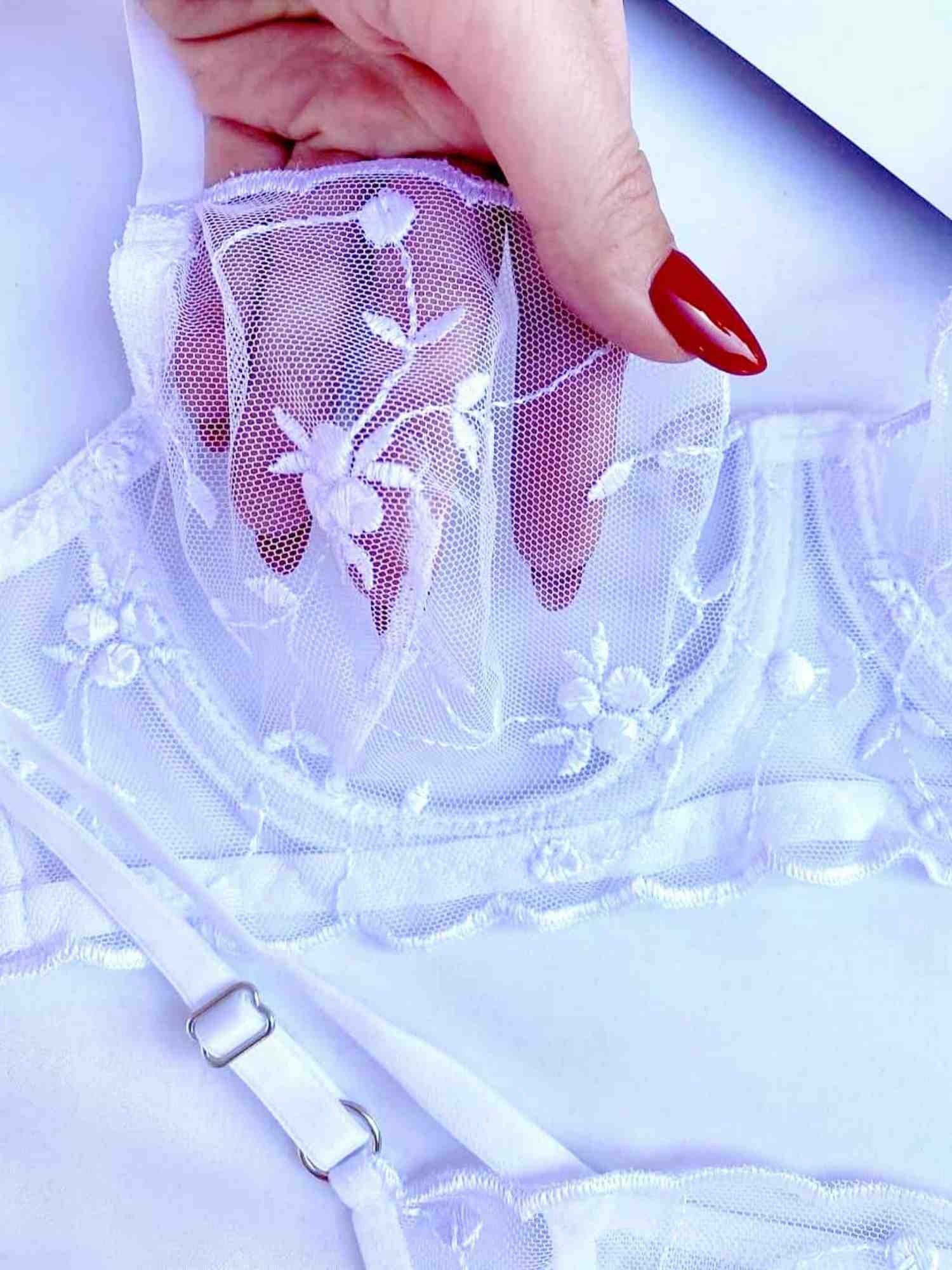 BEYAZ RENK ÇITIR ÇİÇEK DESEN BRA SET 