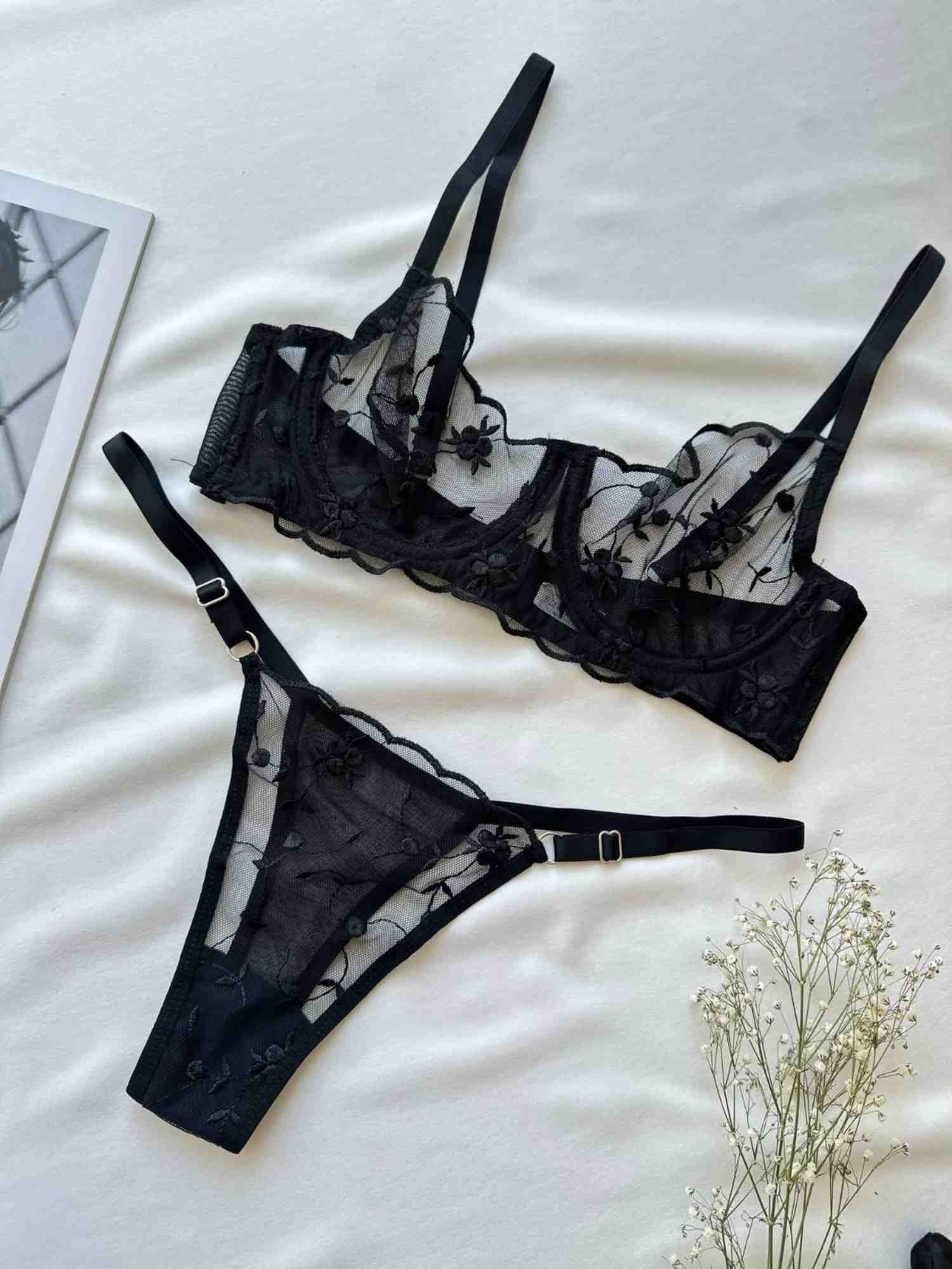 SİYAH DANTELLİ ÇİÇEK DESEN BRA SET