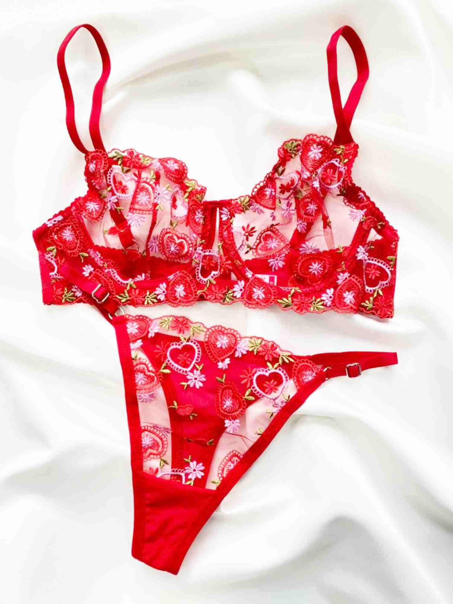 ÇİÇEK KALP NAKIŞLI KIRMIZI BRA SET