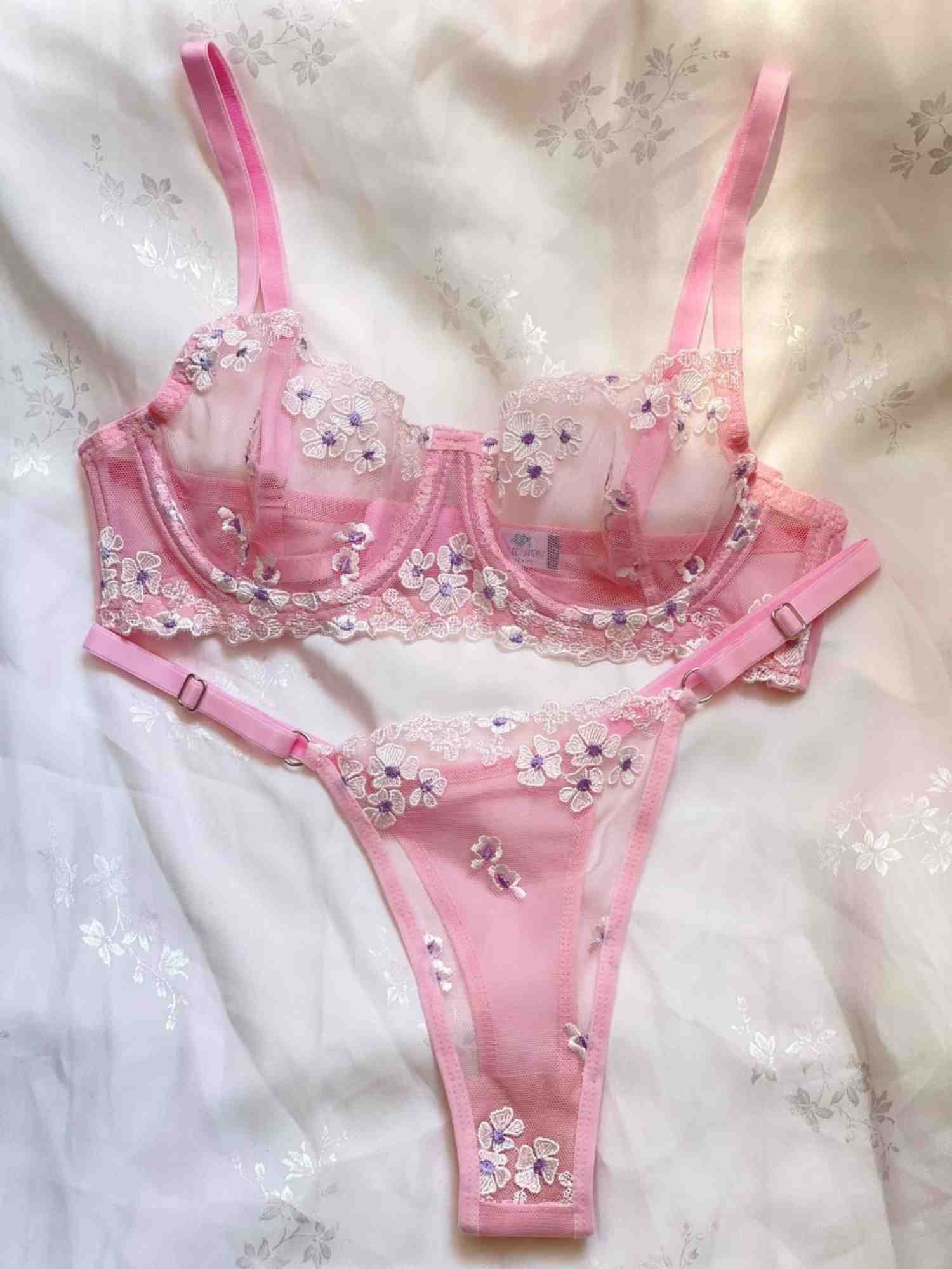 PEMBE RENK BEYAZ ÇİÇEK DESEN BRA SET