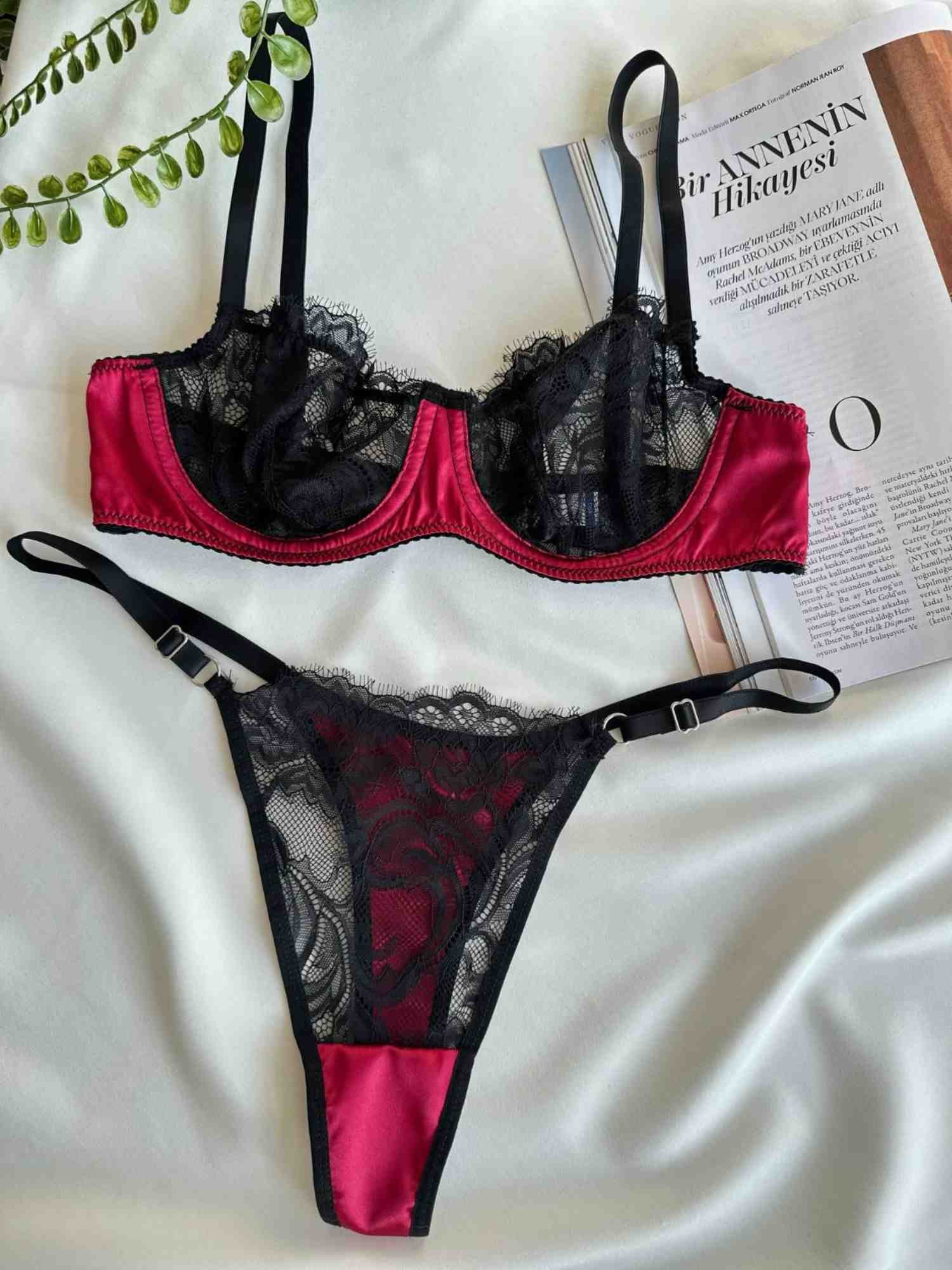 FUŞYA RENK DERİ DETAYLI SİYAH DANTELLİ BRA SET