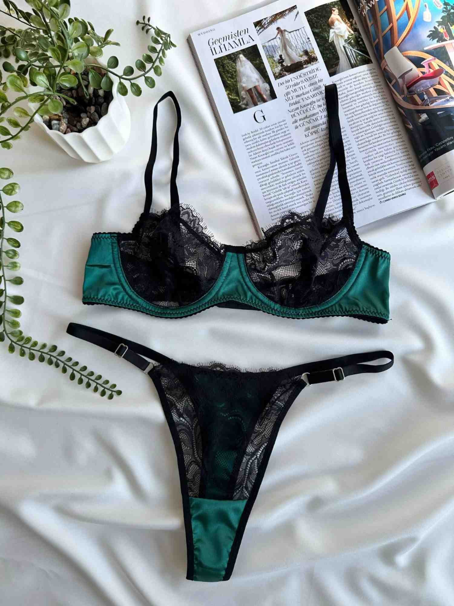 YEŞİL RENK DERİ DETAYLI SİYAH DANTELLİ BRA SET