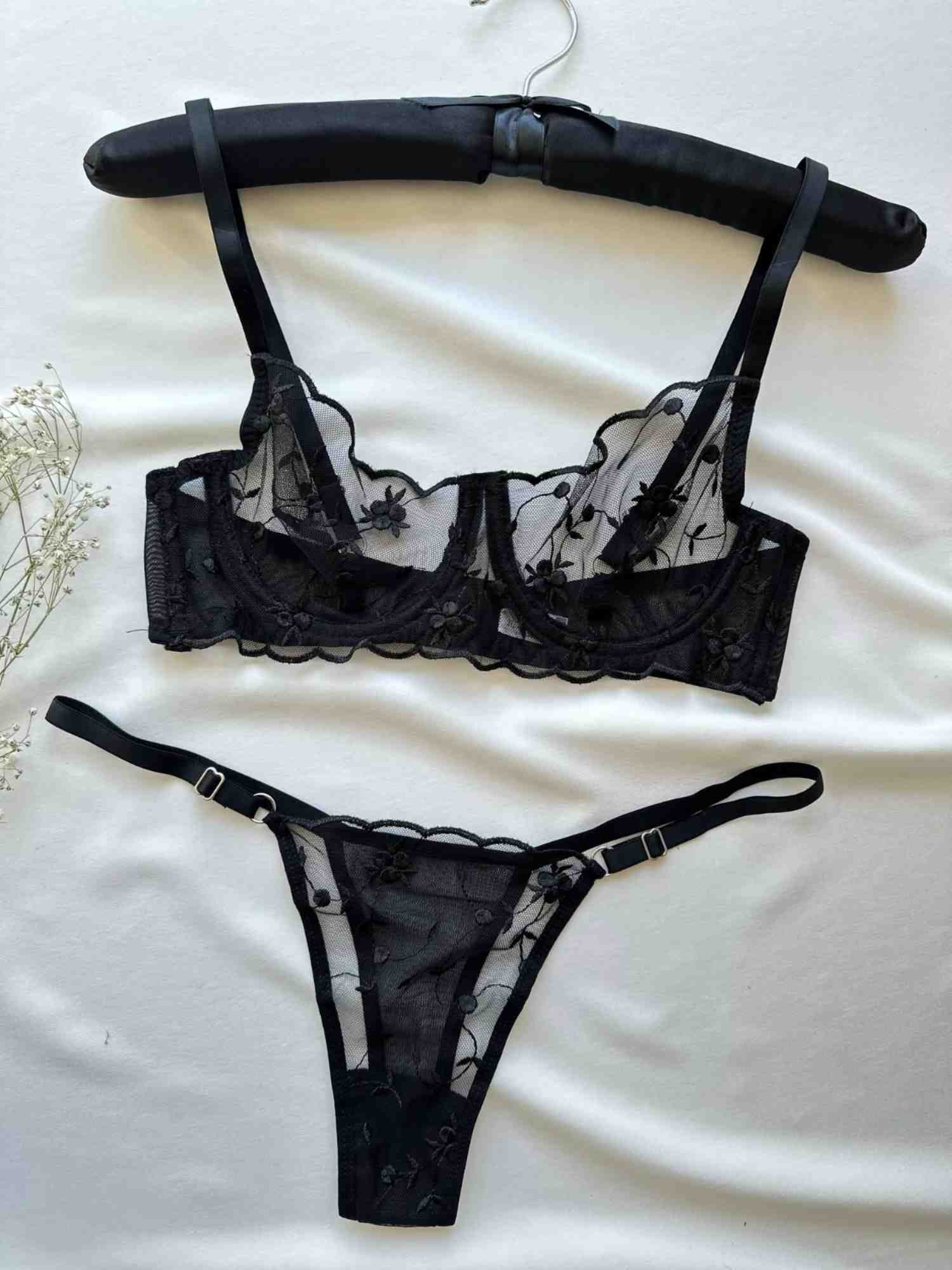 SİYAH DANTELLİ ÇİÇEK DESEN BRA SET