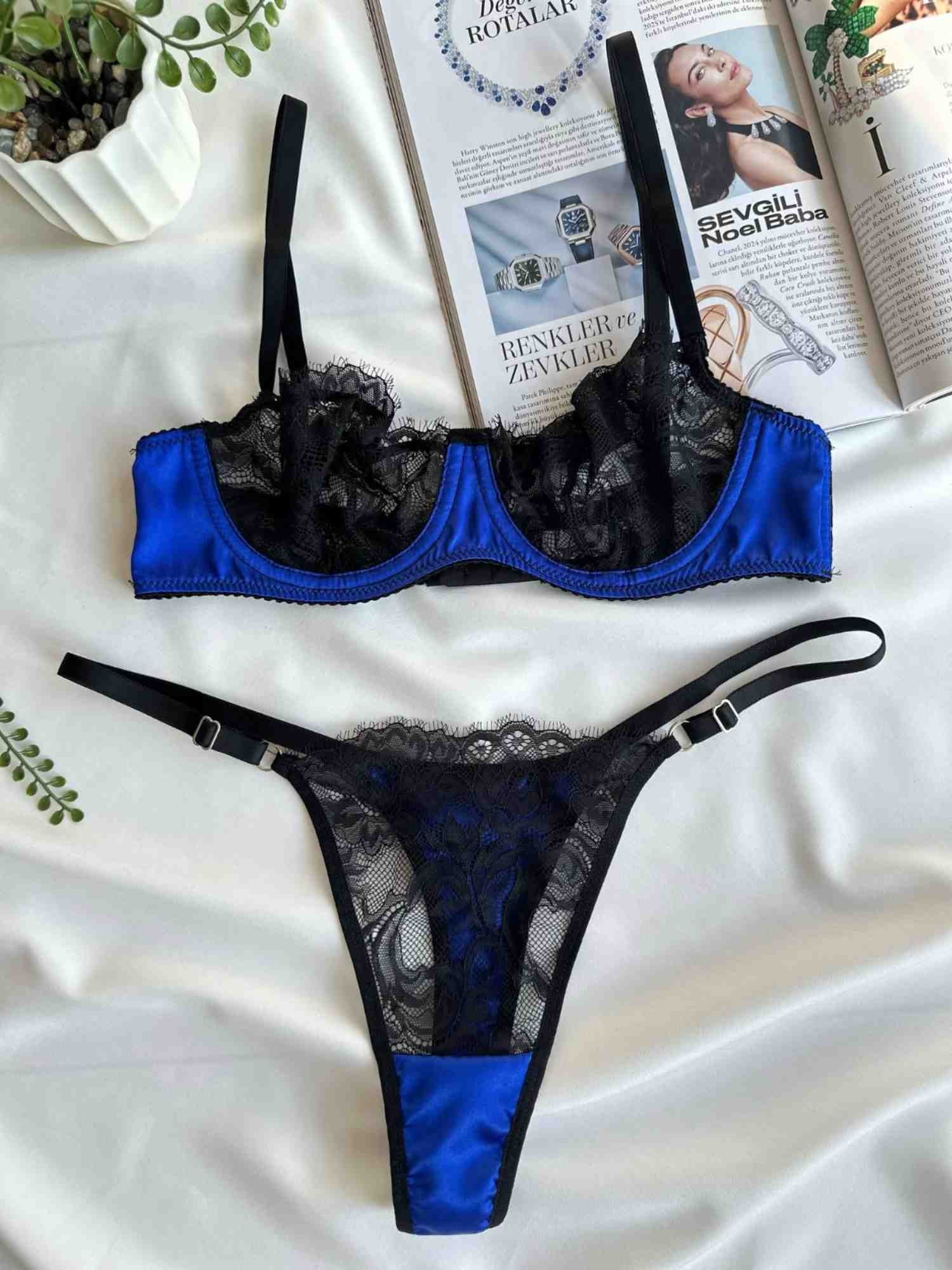 SAKS MAVİSİ RENK DERİ DETAYLI SİYAH DANTELLİ BRA SET