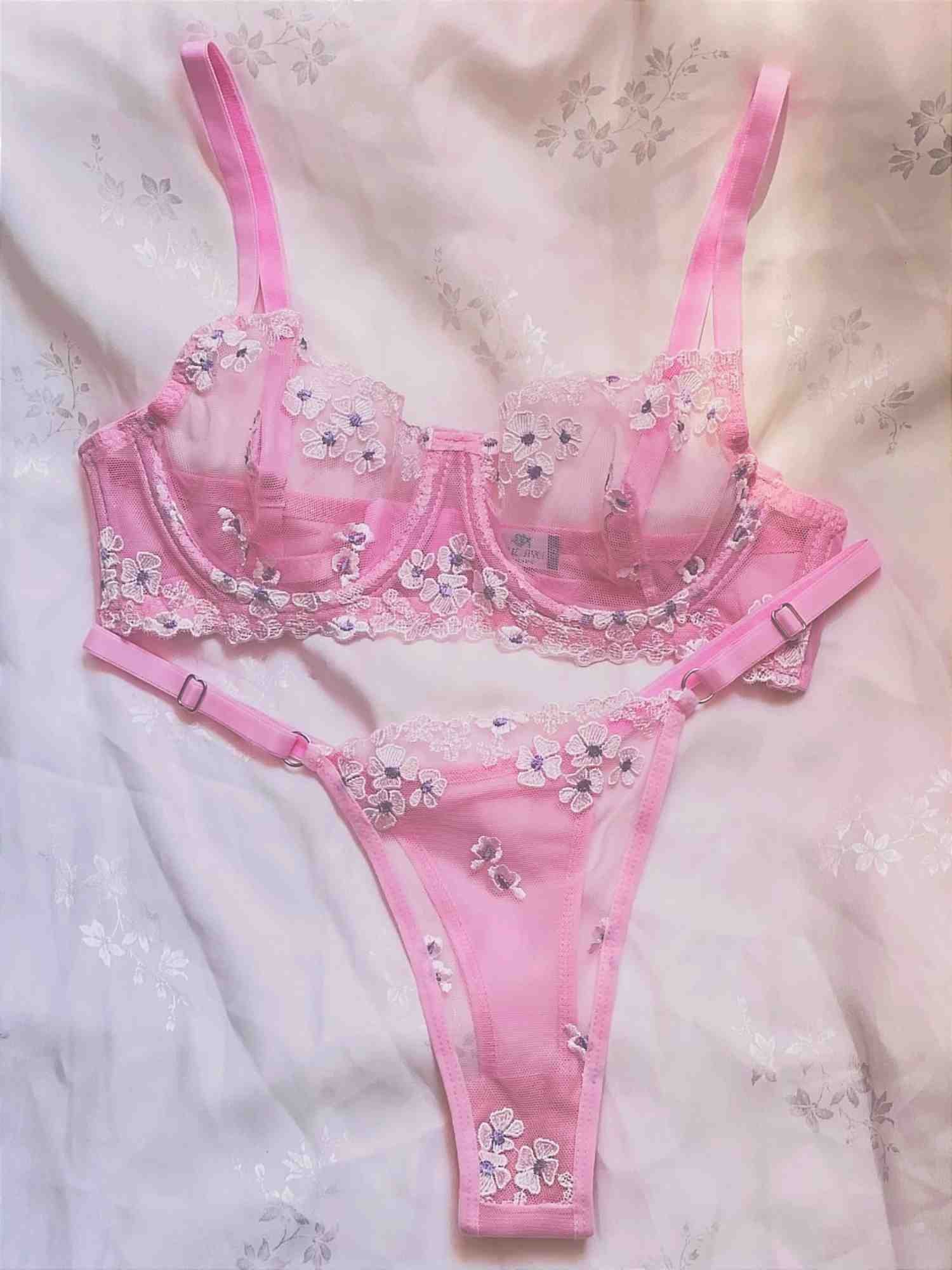 PEMBE RENK BEYAZ ÇİÇEK DESEN BRA SET