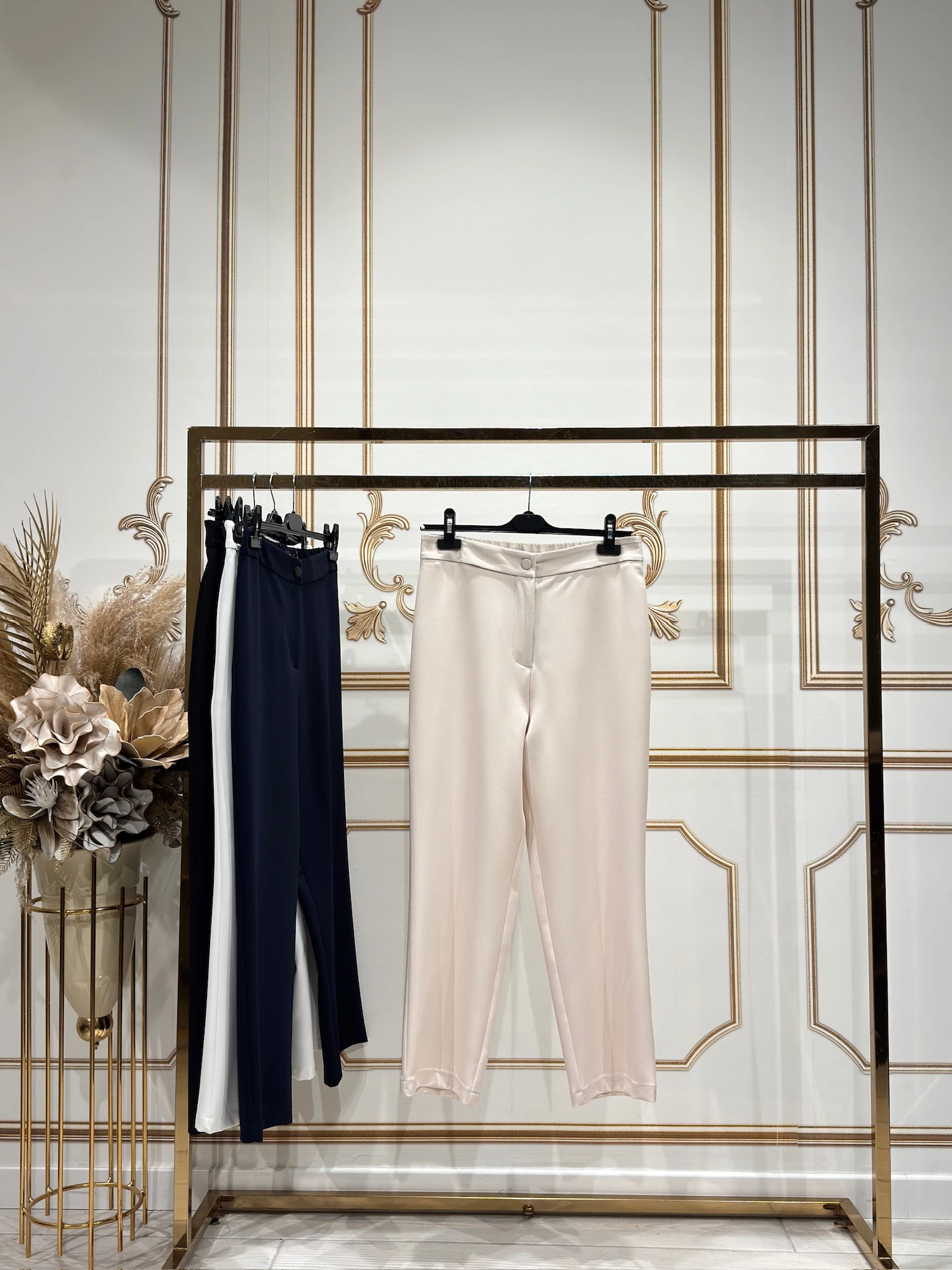 ARKASI LASTİKLİ RAHAT TEK DÜĞME PANTOLON