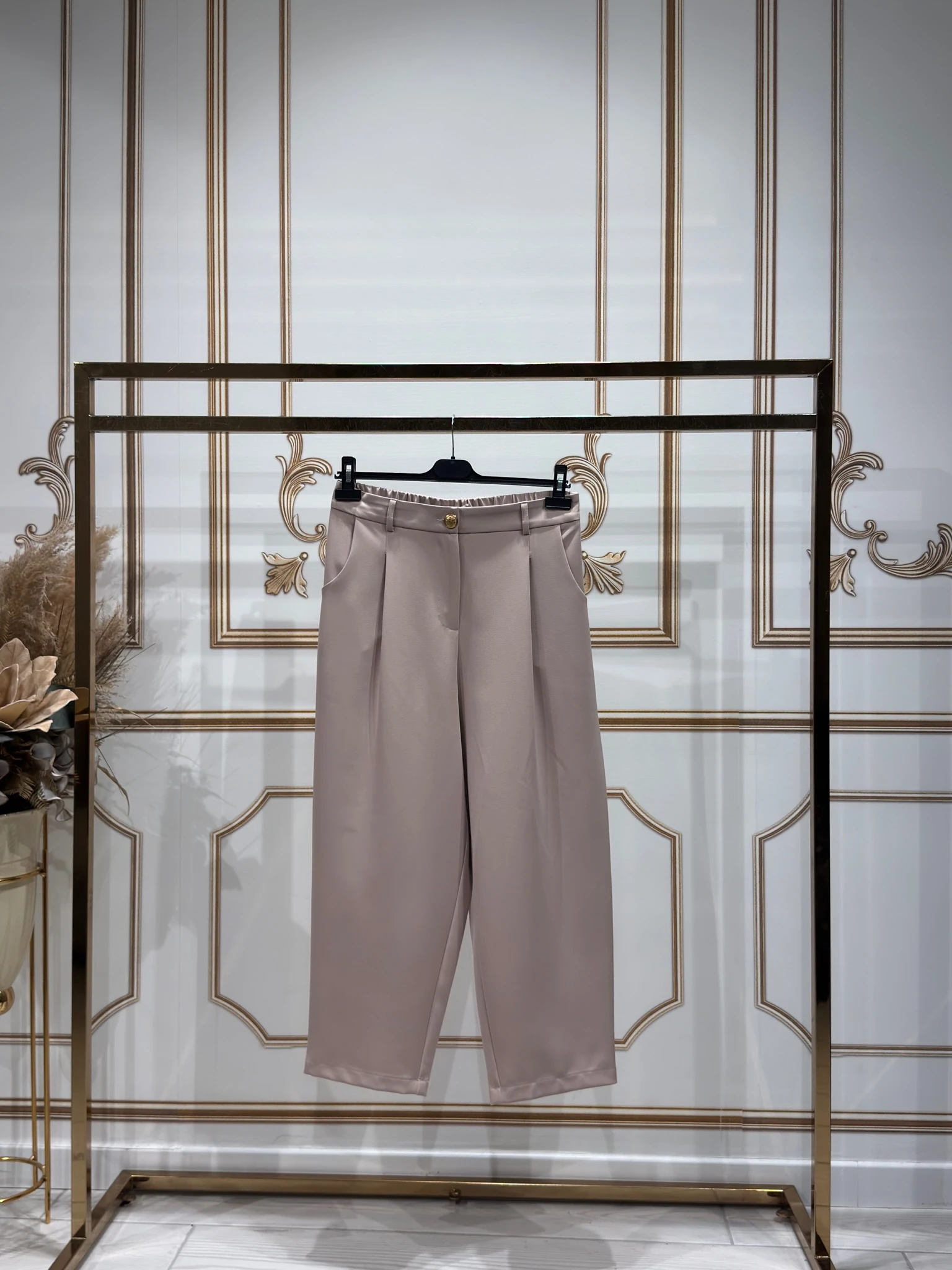 ARKASI LASTİKLİ PİLELİ PANTOLON