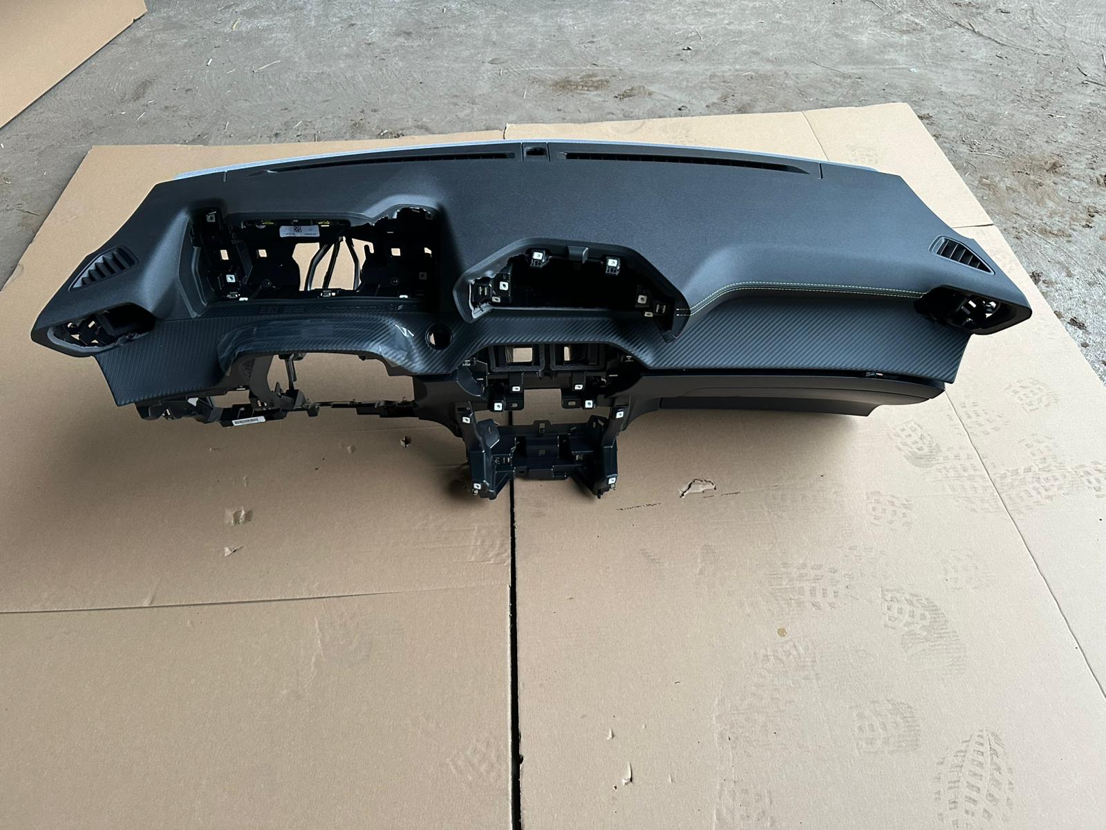 Peugeot 208 GT ön panel