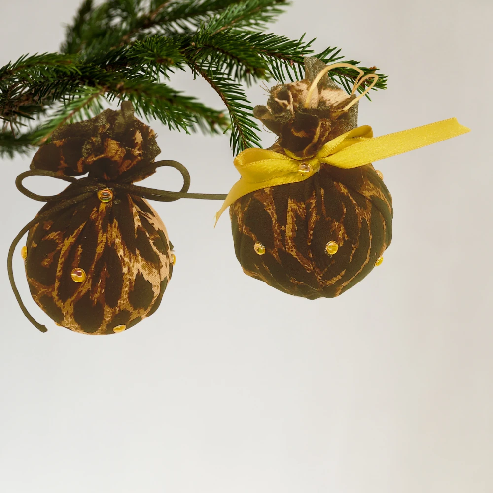 Altın Leopar Yılbaşı Topu – Orta Boy