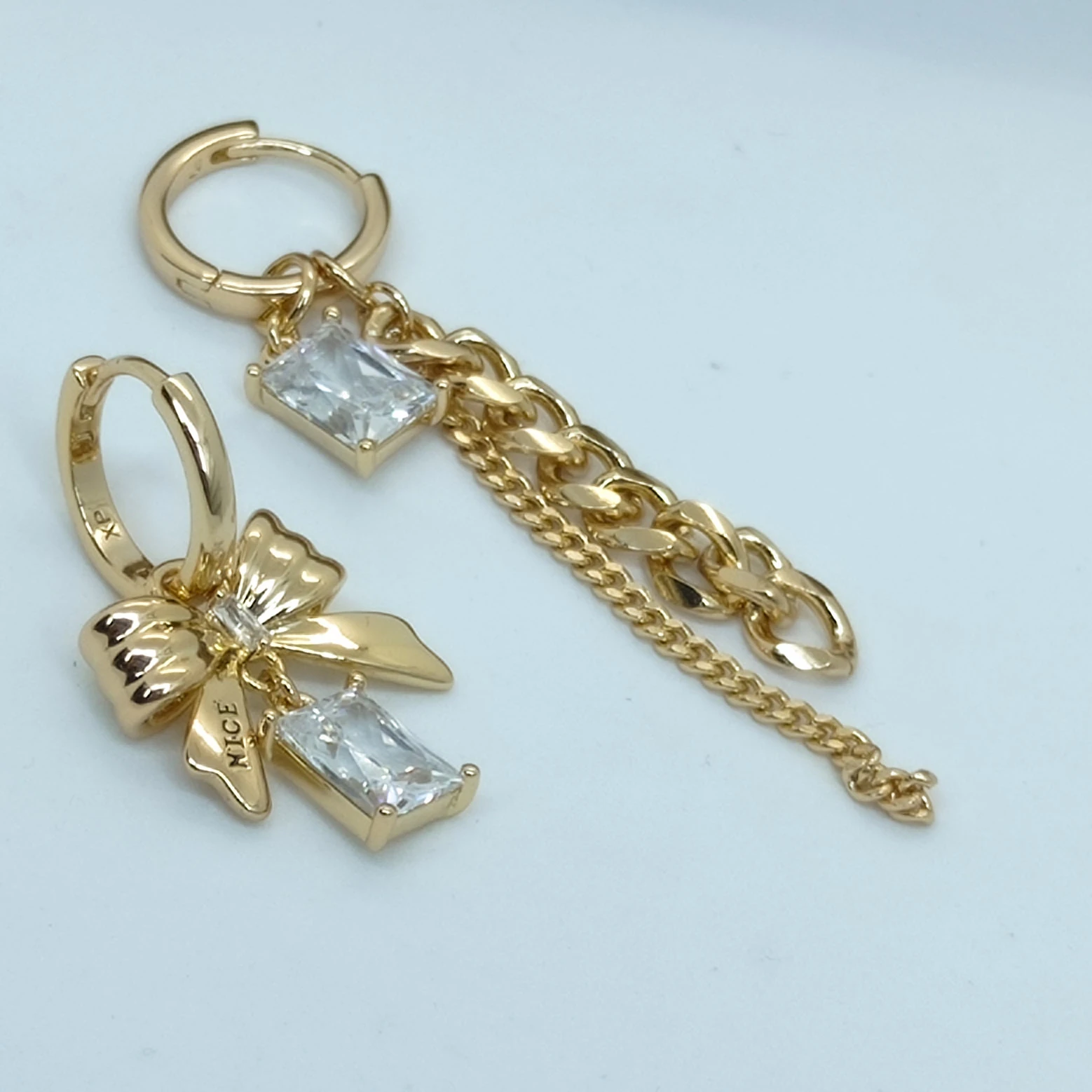 XUPİNG Baget Taşlı Fiyonklu Sallantılı Zincirli Rose Gold Küpe