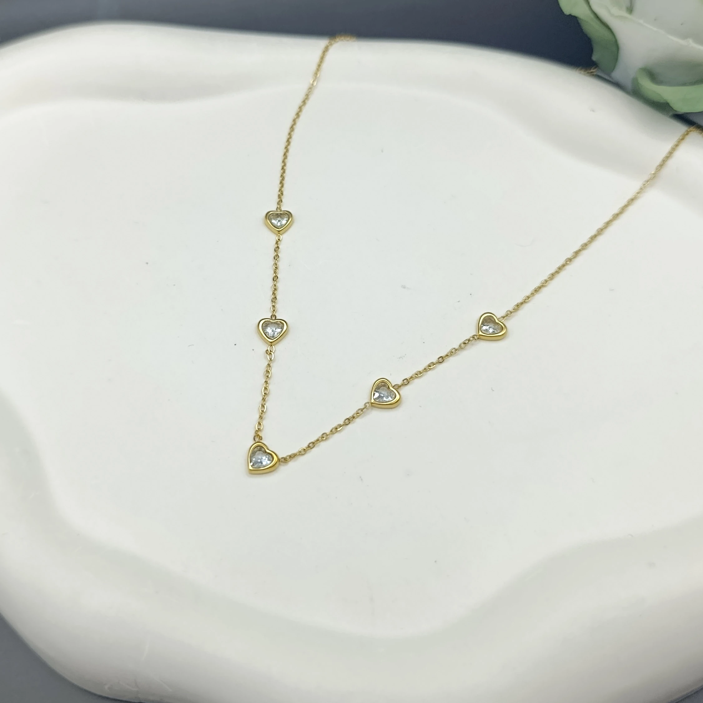 Çelik Kolye Sıralı Kalp Detaylı Zirkon Taşlı - Altın