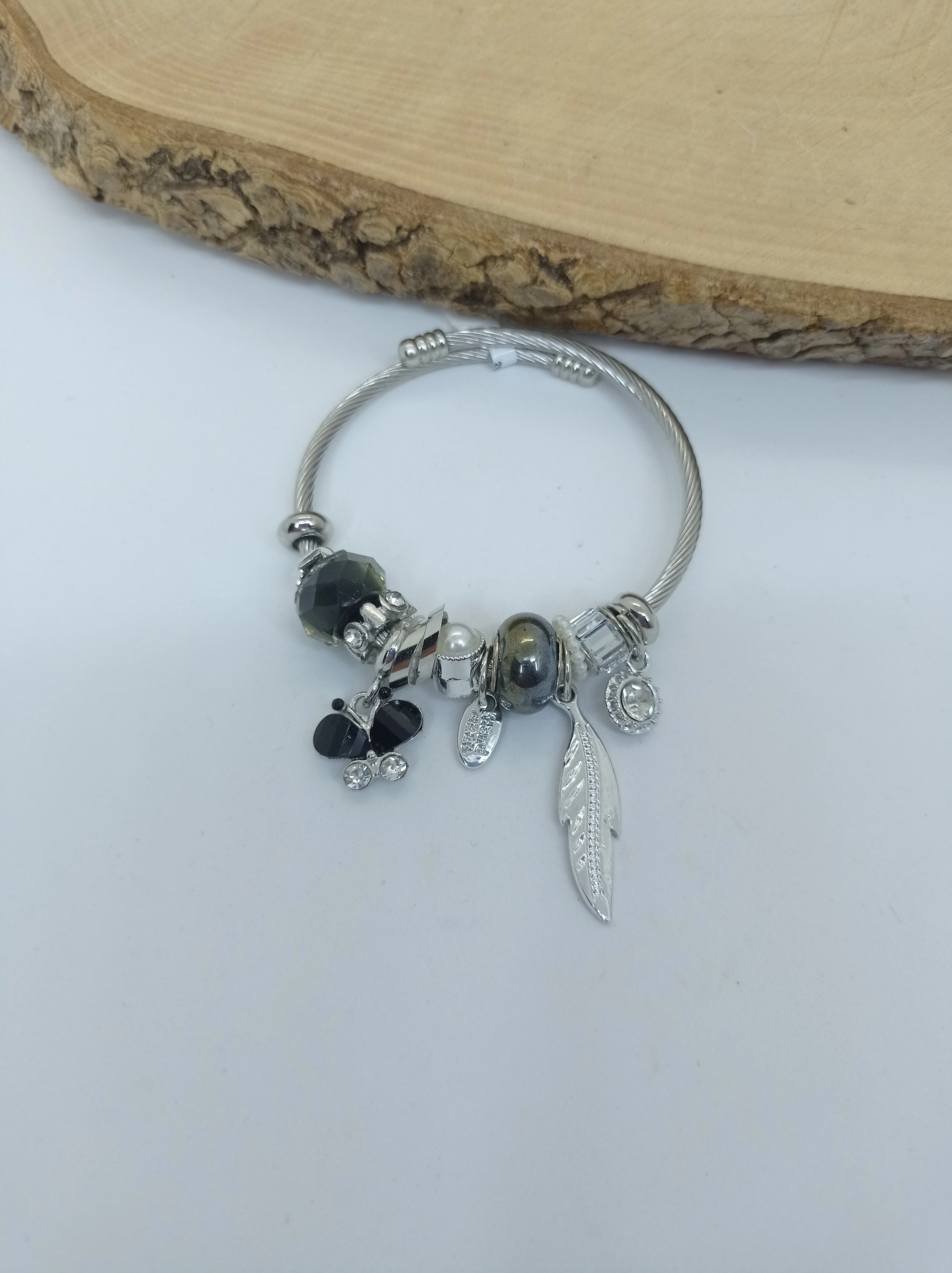 Çelik Gümüş Kordonlu Renkli Murano Boncuklu Çarmlı Şans Bilekliği  - Siyah Kelebek ve Tüy