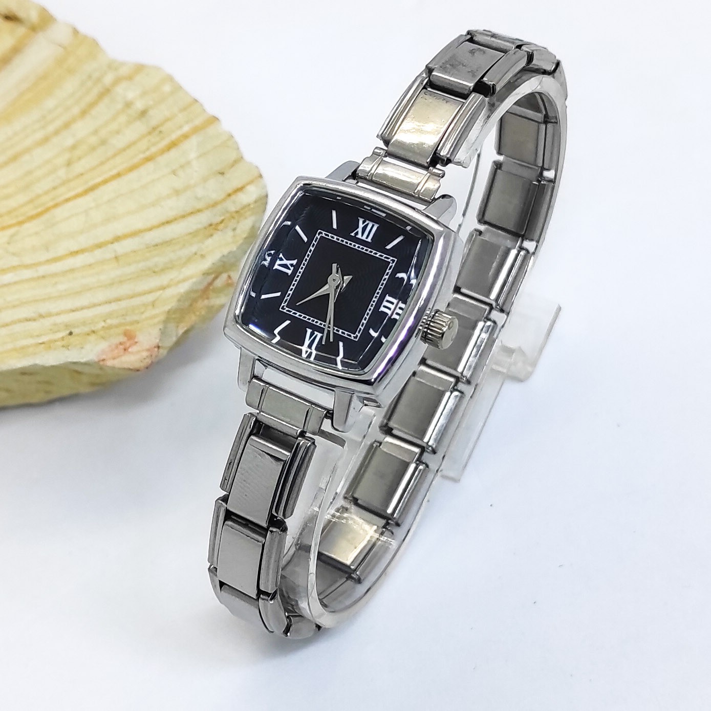 Çelik Charm Esnek Model Saat Kare İçi Siyah Roma Rakamlı  Gümüş Renk 