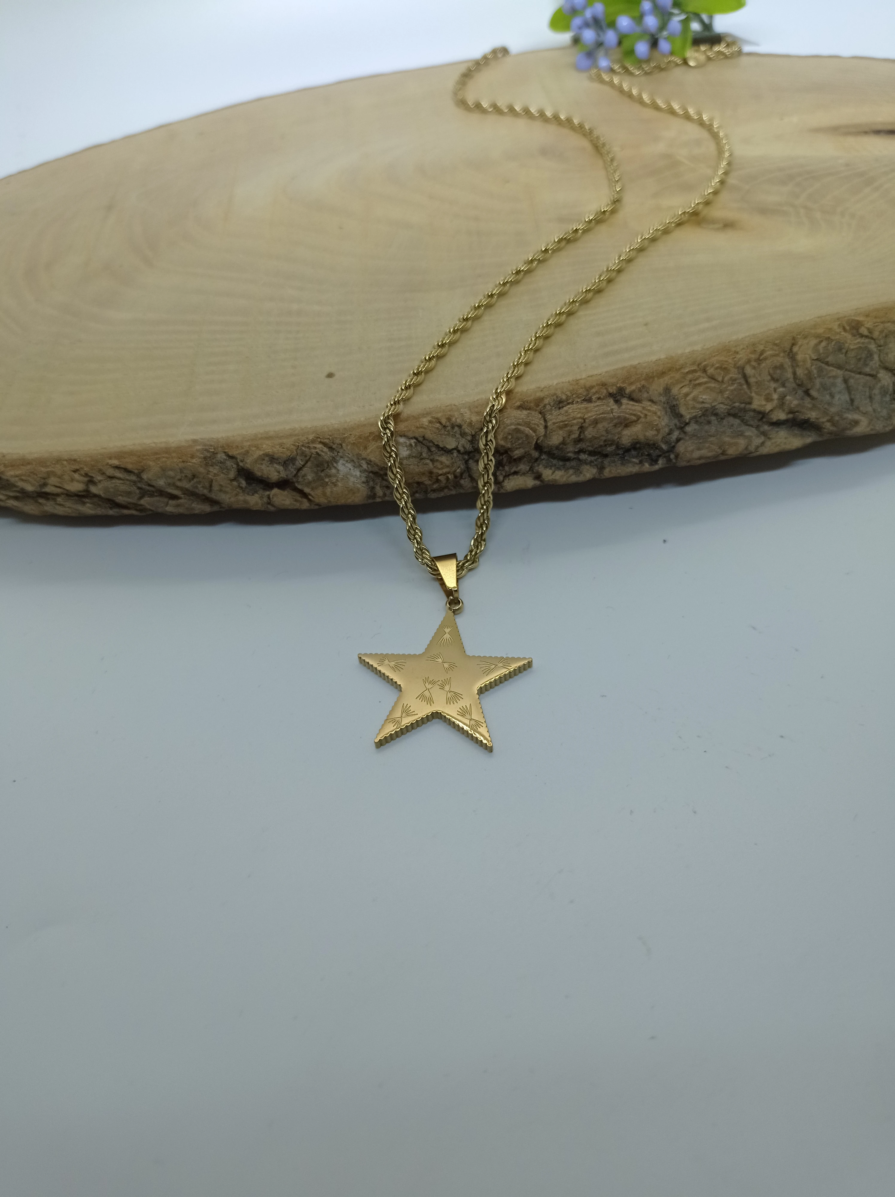 Çelik uzun büyük yıldız uç detaylı  burgu zincirli kolye - Altın