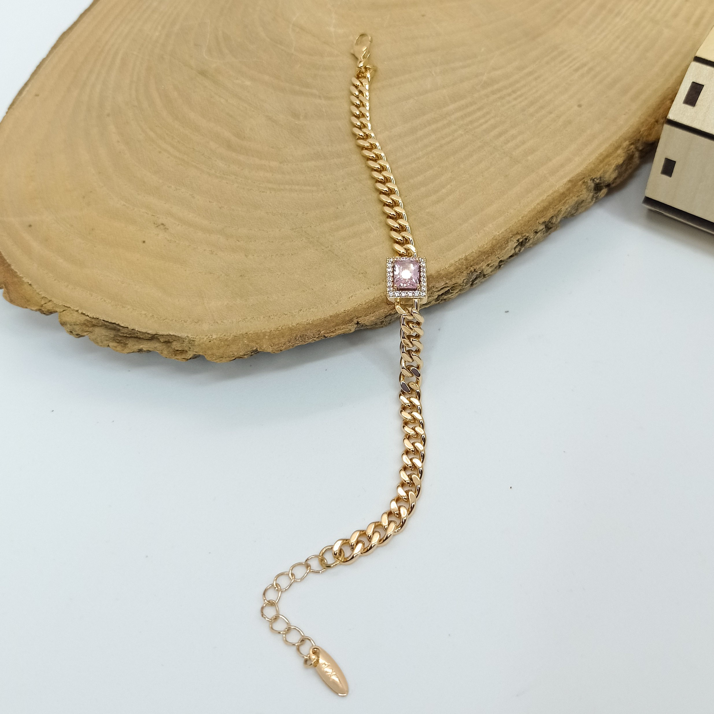 Xuping gurmet zincirli ortası iri pembe taşlı rosegold renk bileklik