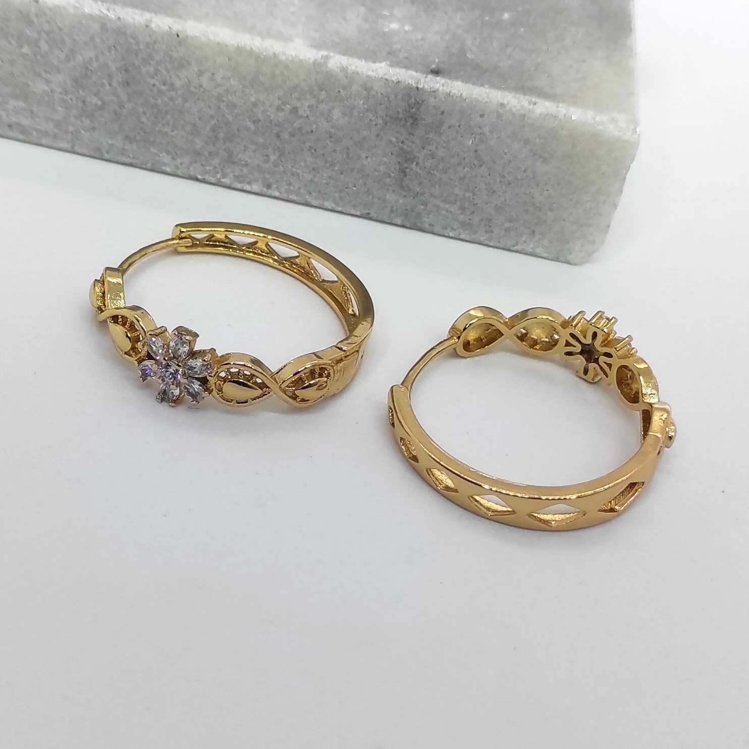 XUPİNG zirkon taşlı çiçek ve sonsuzluk detaylı büyük halka küpe rose gold