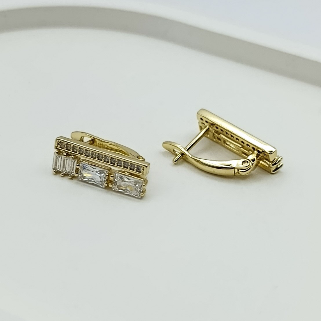 Xuping Lüks çizgi Model Zirkon Taşlı Halka Tipi 14k Gold Renk