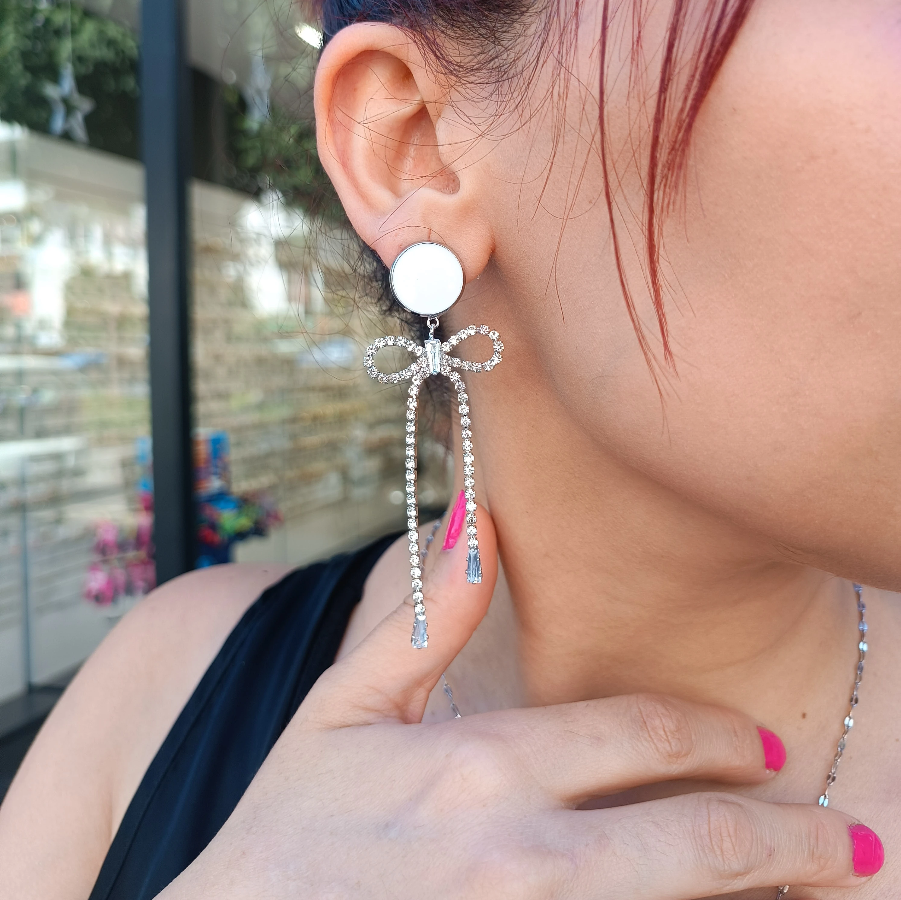 VIP Seri Beyaz Taş Detaylı Fiyonkları Taşlı  Model Uzun küpe - Gümüş