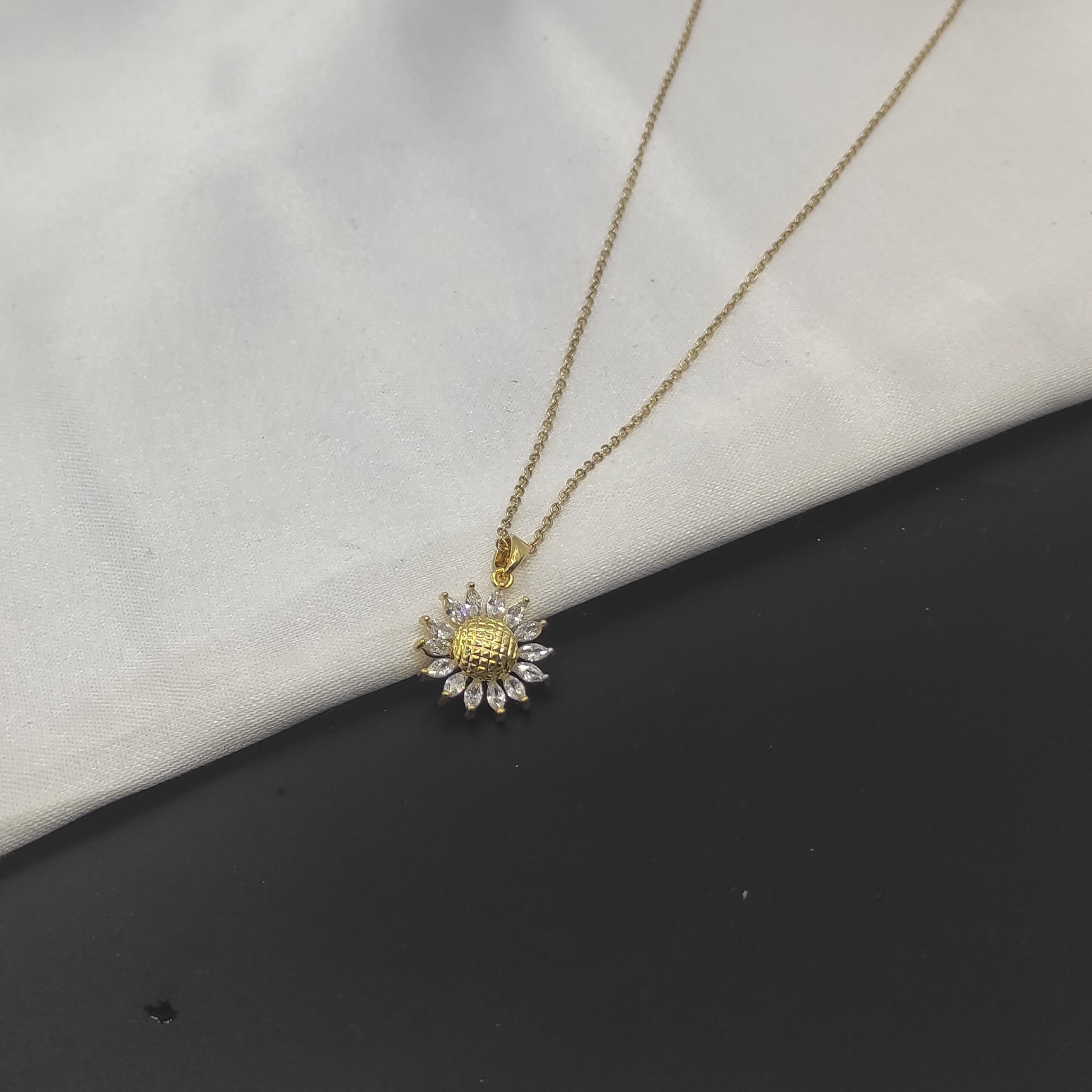 Çelik Taşlı Ayçiçeği Model Kolye Gold Renk