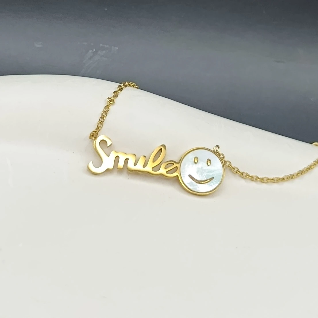 Çelik Kolye Smile Gülen Yüz Detaylı Gold Renk