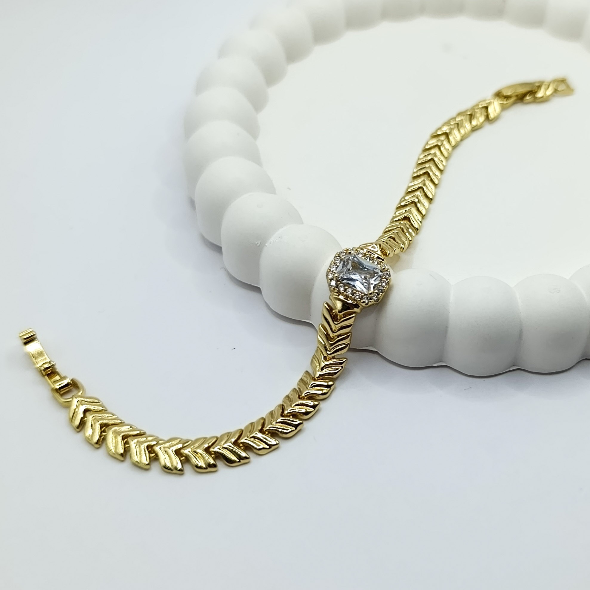 XUPİNG Balık Sırtı Model Baget Taşlı Gold Renk Bileklik