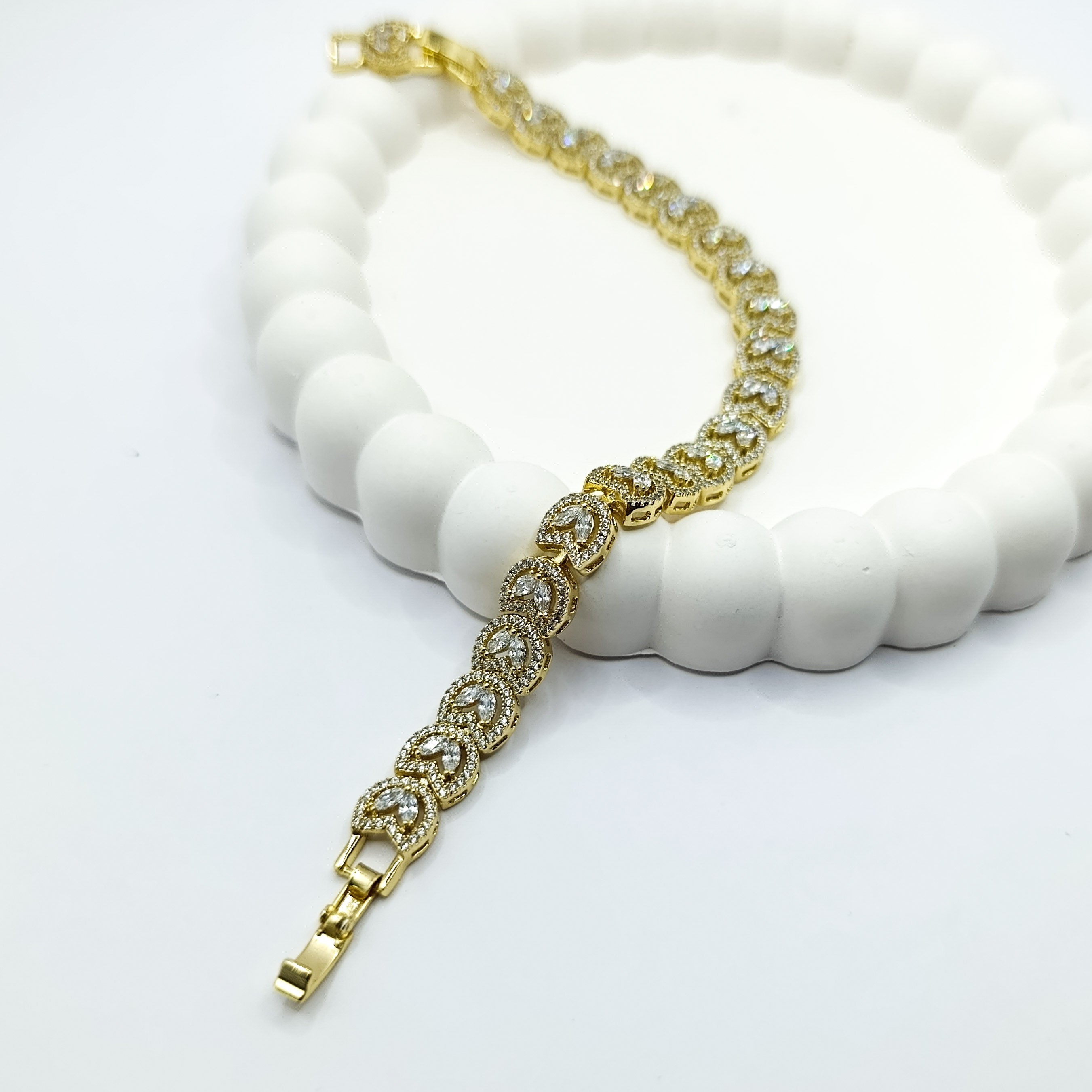 Xuping zirkon taşlı lale model  bileklik gold renk bileklik 