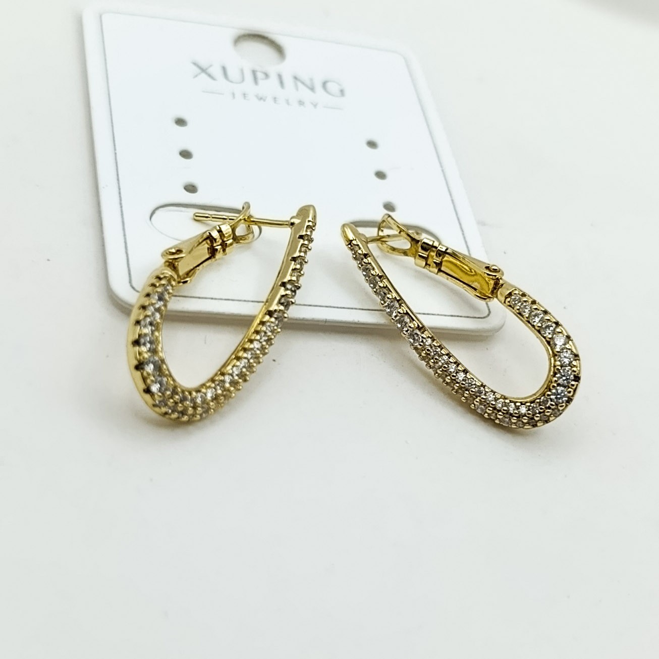 Xuping Küpe Asimetrik Halka Model Sıvama Zirkon Taşlı 14k Gold Renk