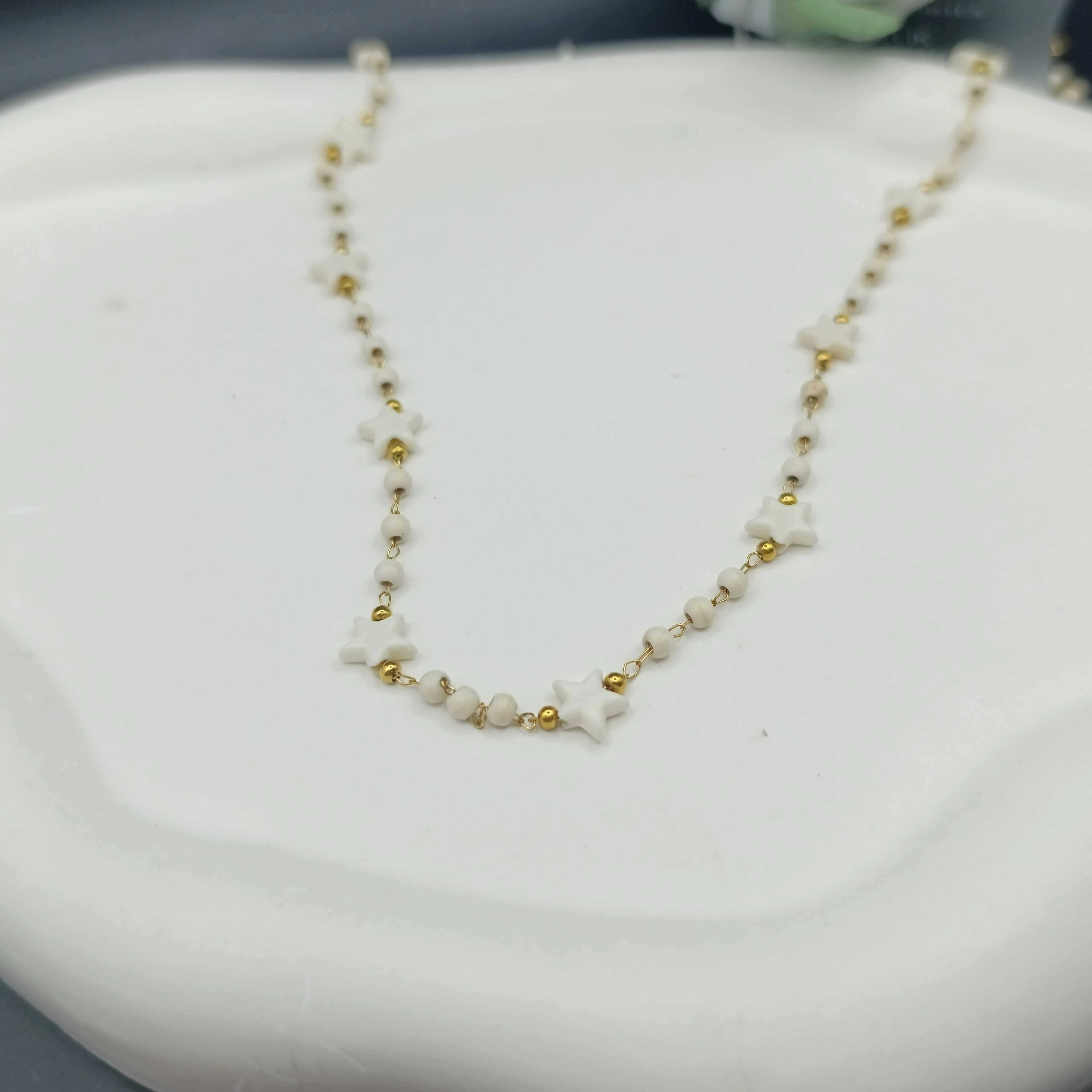 Çelik Kolye Sıralı Krem Renk Yıldız ve Küçük Boncuk Detaylı İnce Zincir Gold Renk