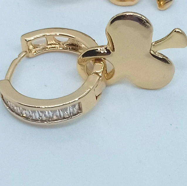 Xuping Uç Detayları Çıkabilen Çiçek Model Zirkon Taşlı Küpe