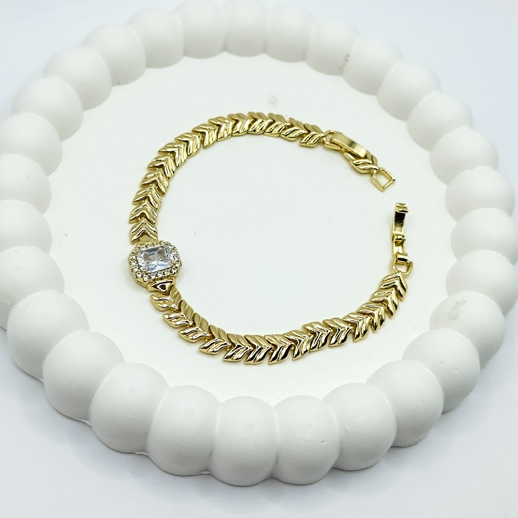 XUPİNG Balık Sırtı Model Baget Taşlı Gold Renk Bileklik