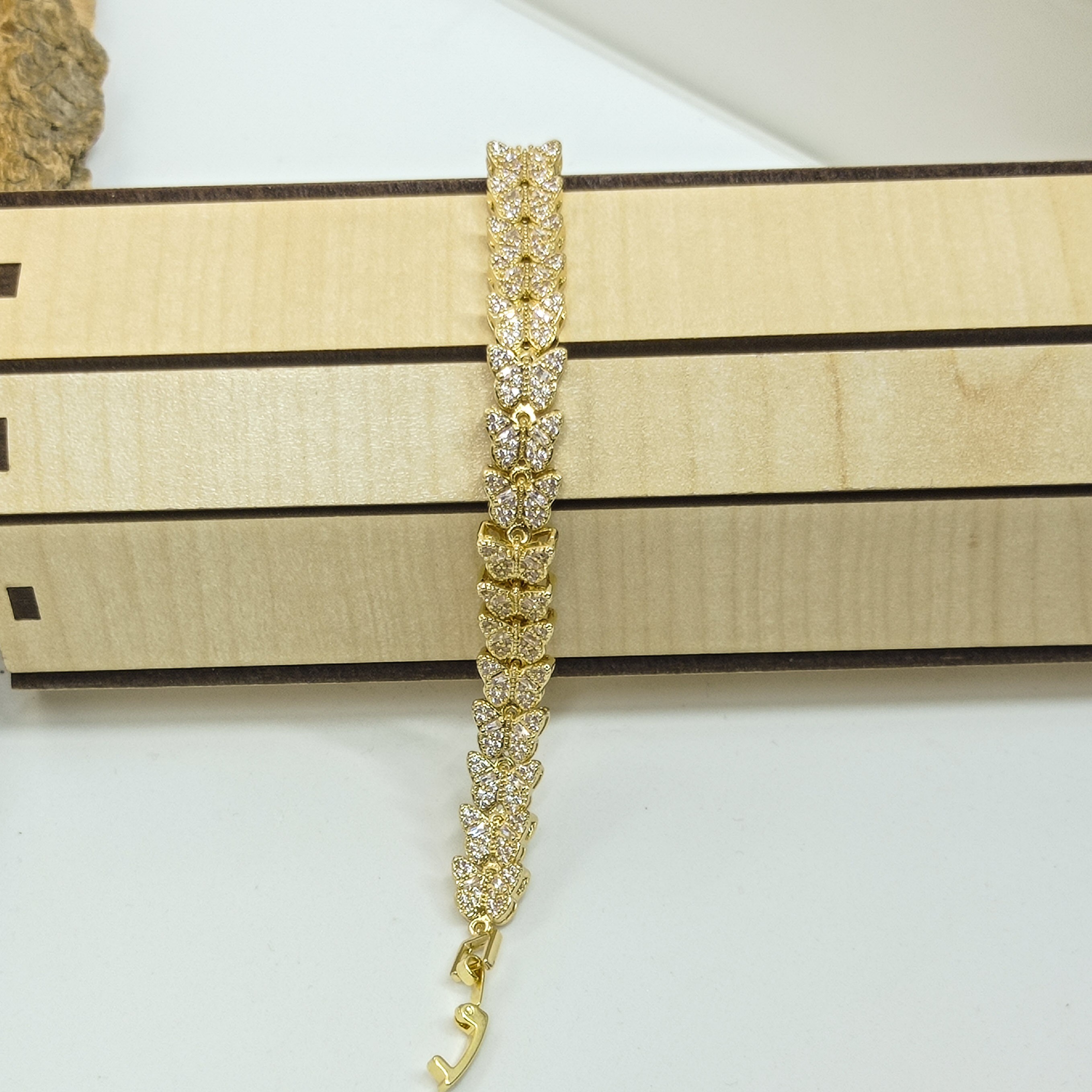 VIP Seri zirkon taşlı "kelebekler" model gold renk bileklik
