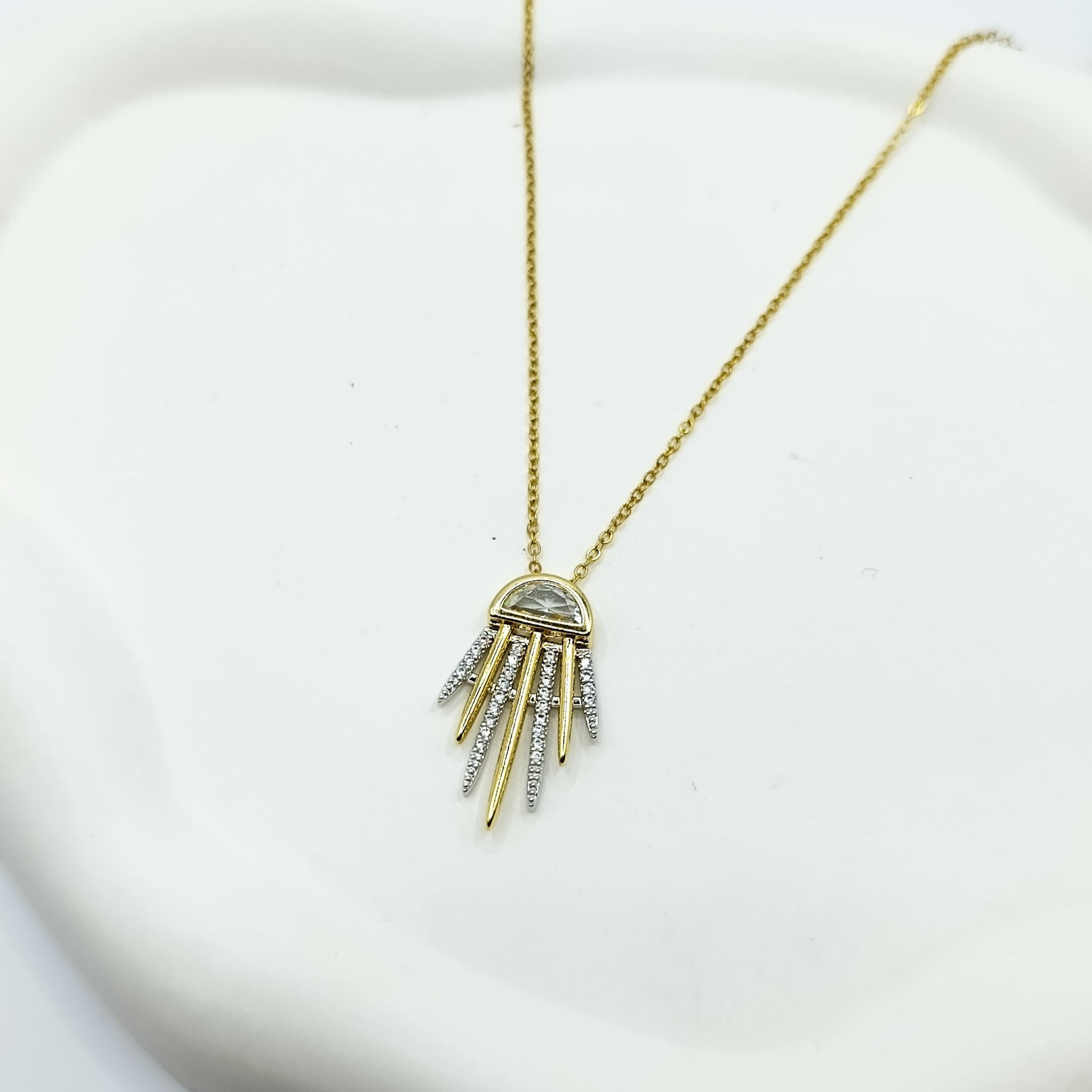 Çelik Kolye Taşlı Göz Aşağı Doğru Uzun Kirpik Model Gold Renk