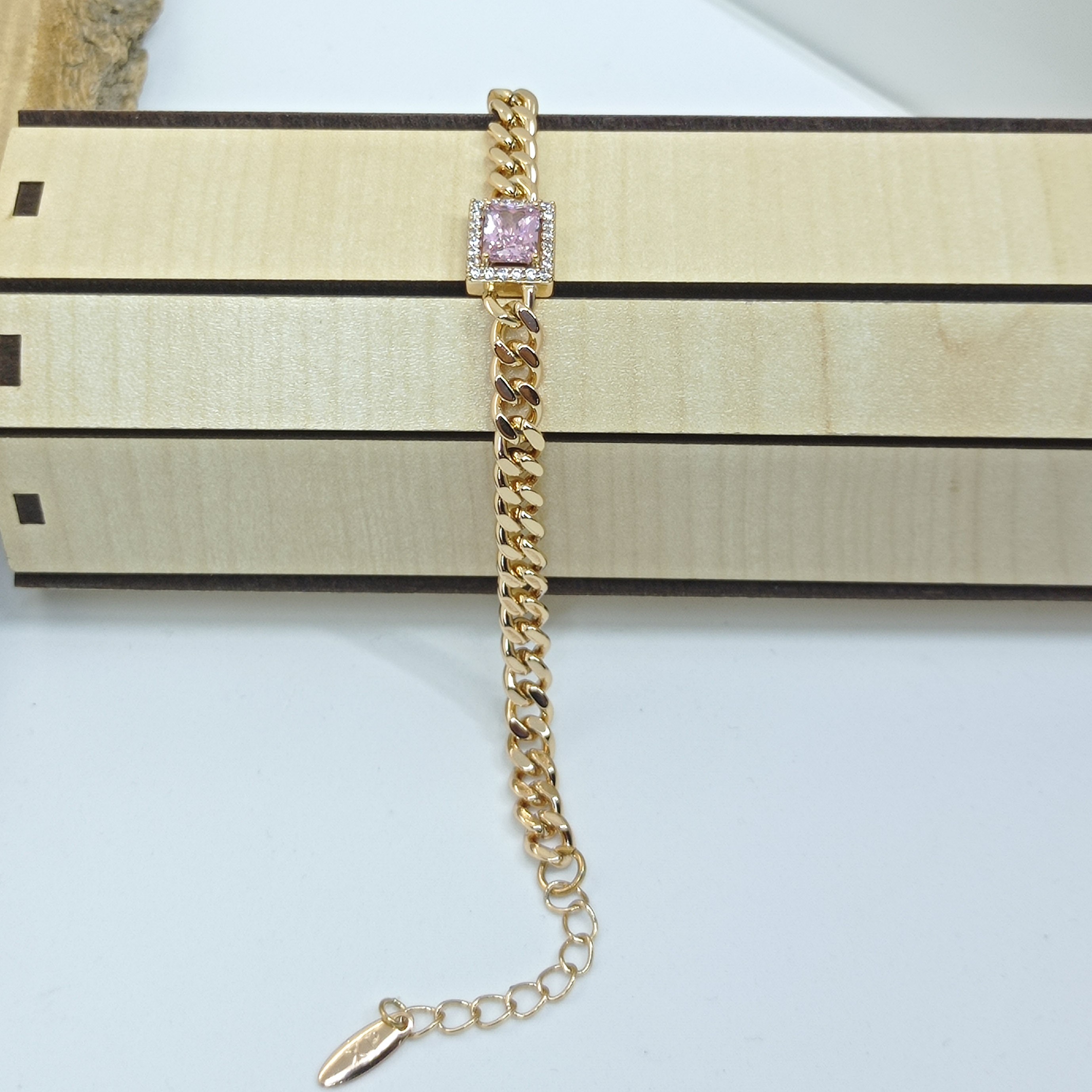Xuping gurmet zincirli ortası iri pembe taşlı rosegold renk bileklik