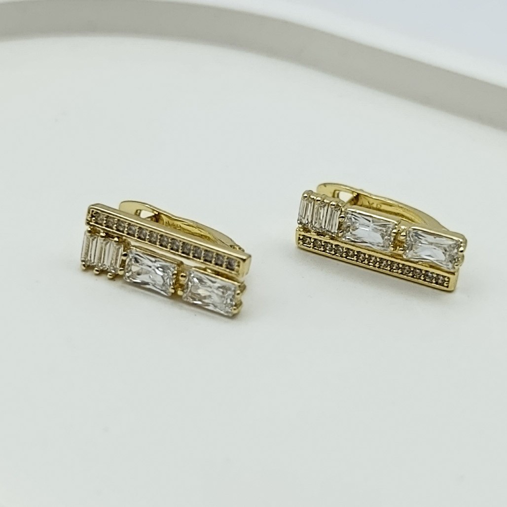 Xuping Lüks çizgi Model Zirkon Taşlı Halka Tipi 14k Gold Renk