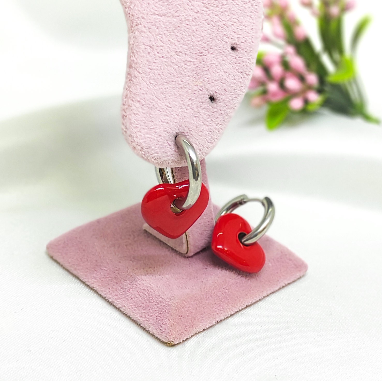 Çelik Küpe Boru Halka Ucu Kırmızı Kalp Detay Halka Çap 1,8 cm Gümüş Renk