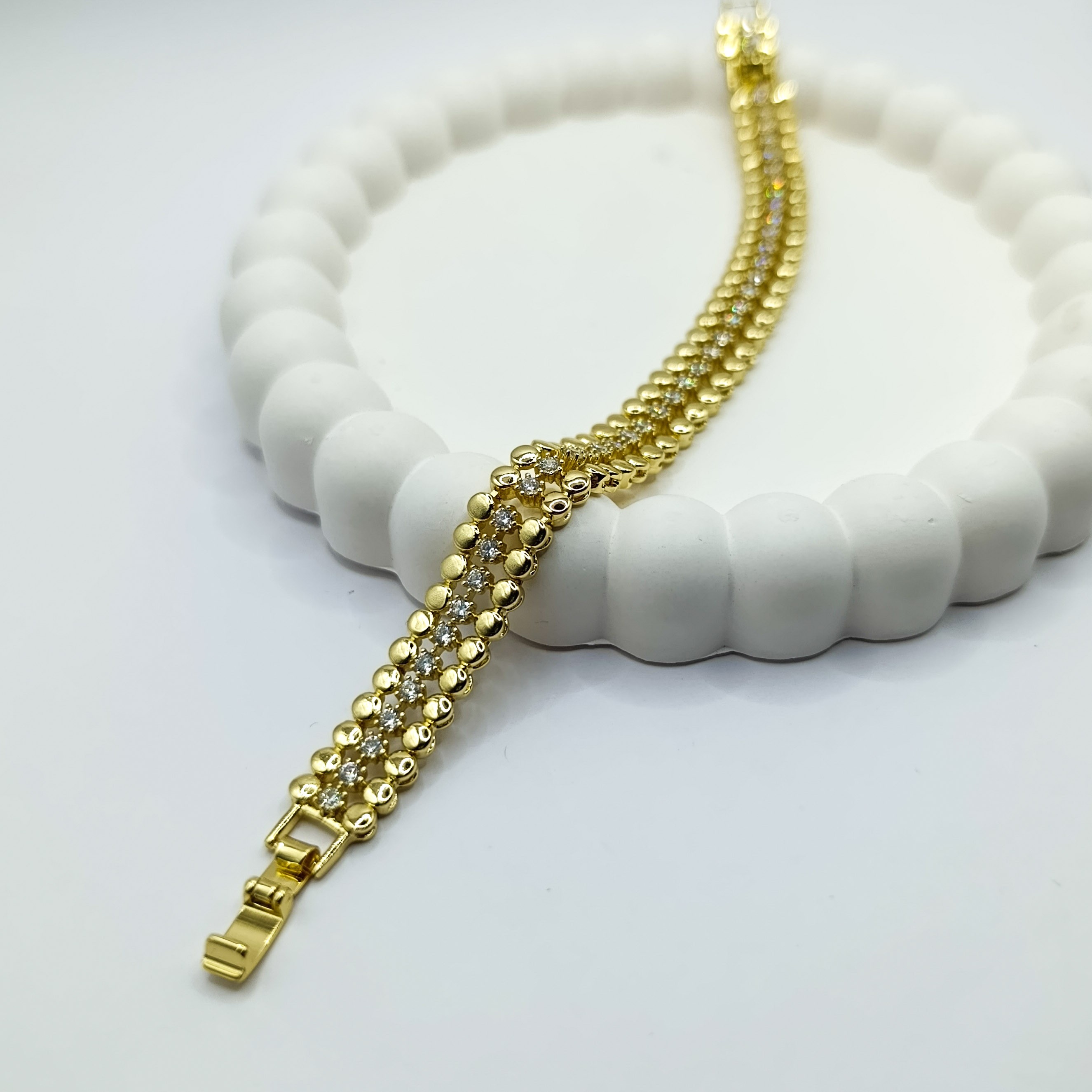 Xuping Bileklik Ortası Suyolu Zirkon Taşlı Kenarları Bitişik Dorika Model 14K Gold Renk