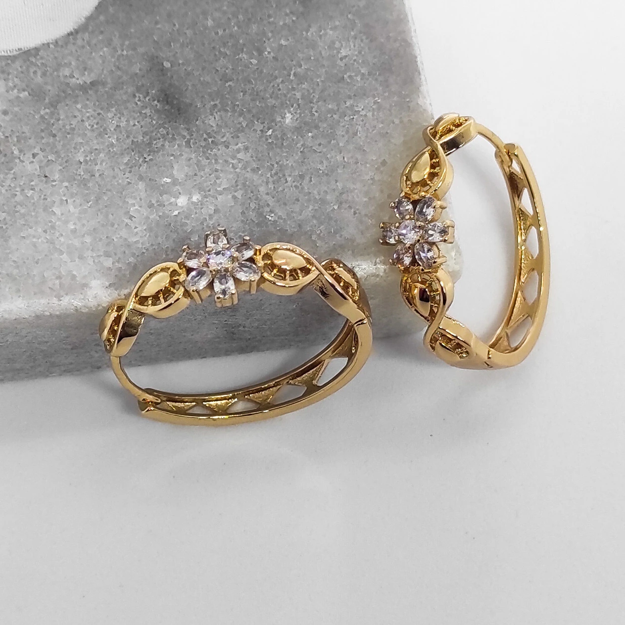 XUPİNG zirkon taşlı çiçek ve sonsuzluk detaylı büyük halka küpe rose gold