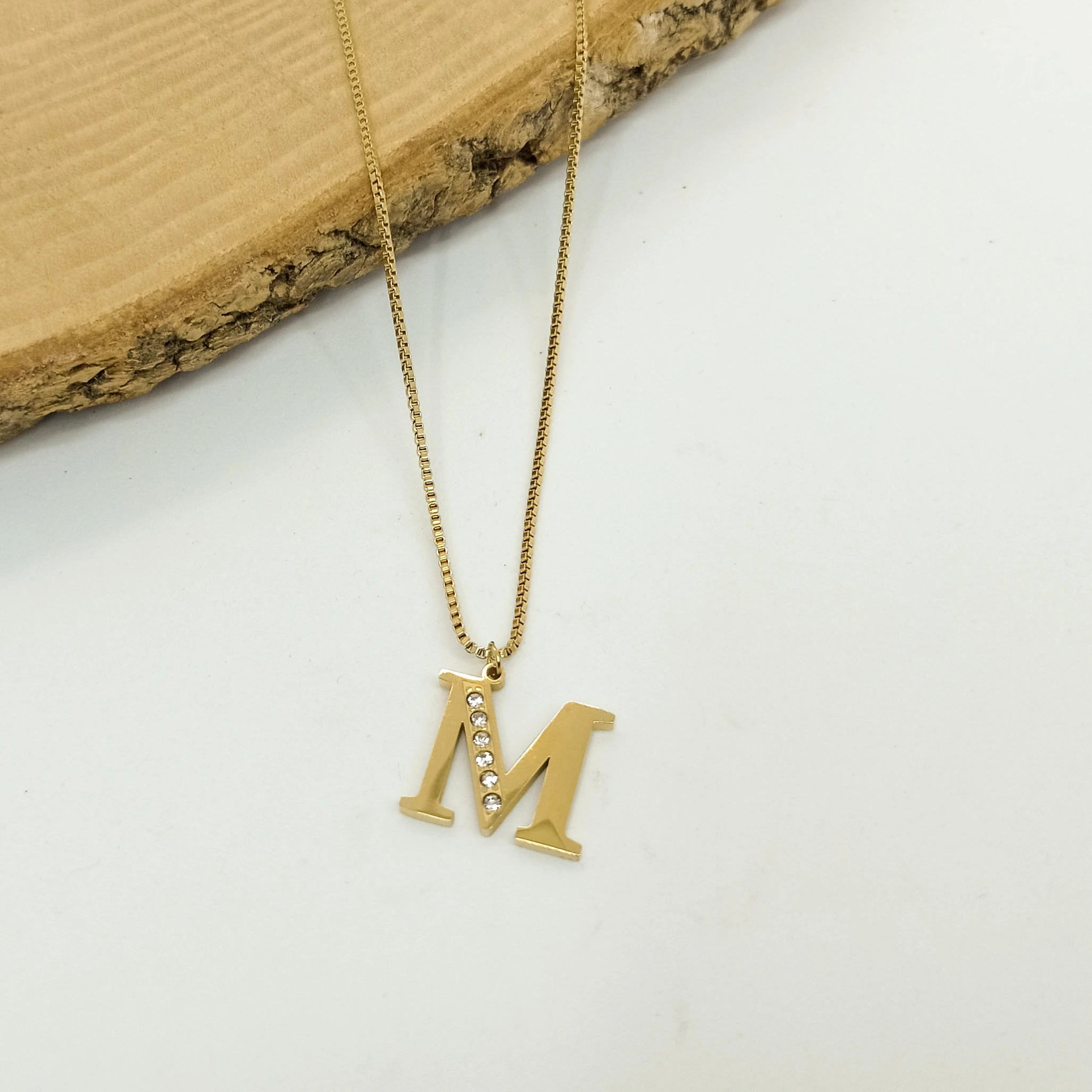 Çelik Ortası Zirkon Taşlı Harf kolye Gold Renk - M Harfi