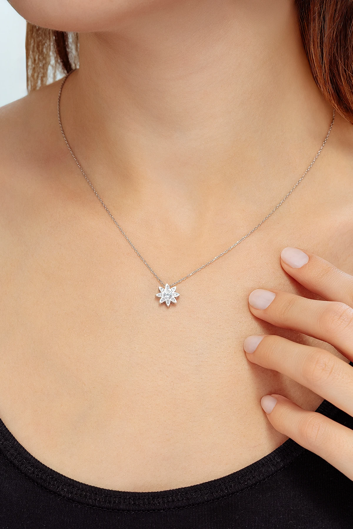 Kadın Gümüş Kolye - Swarovski Taşlı Zirconia Nergiz Motifli Kadın Kolye